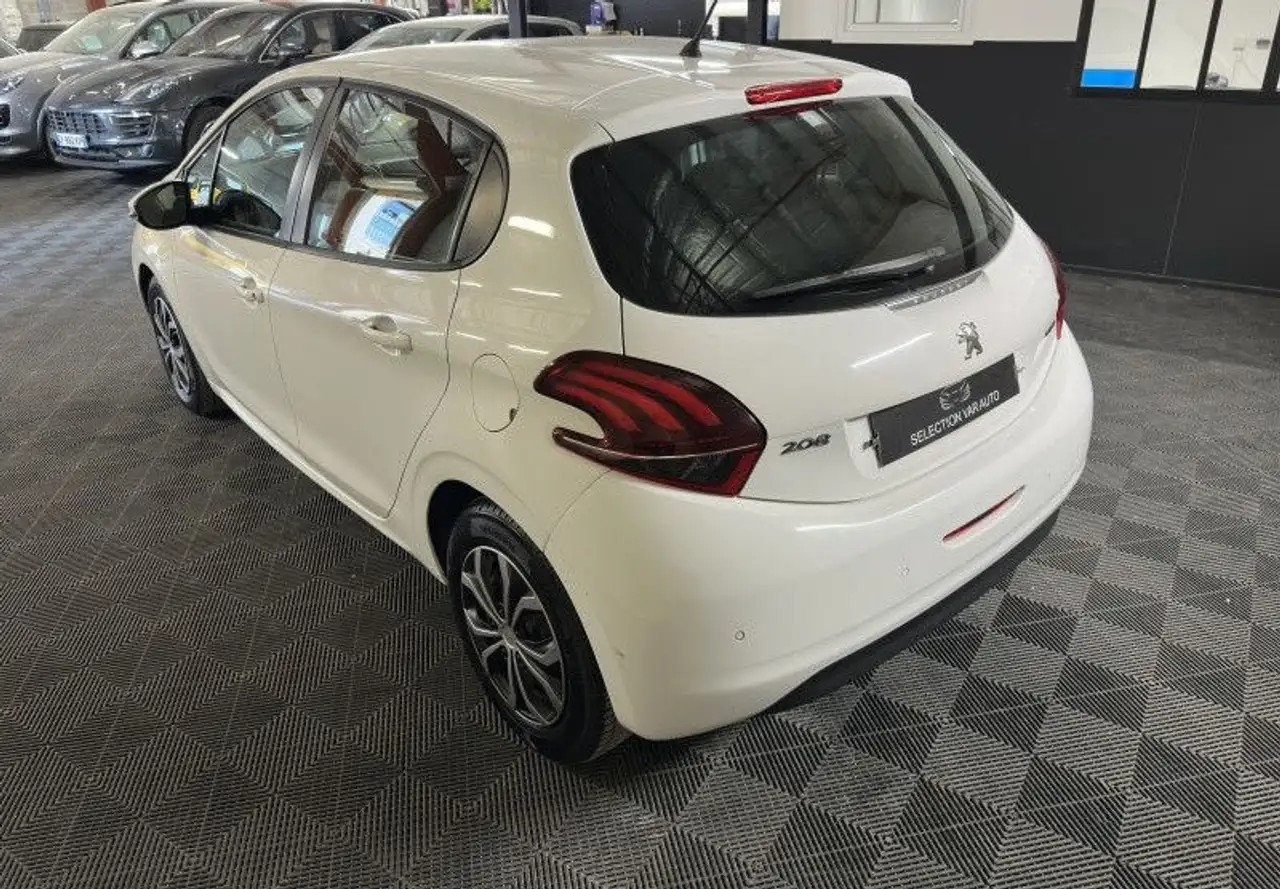 Peugeot 208 208 — photo 4