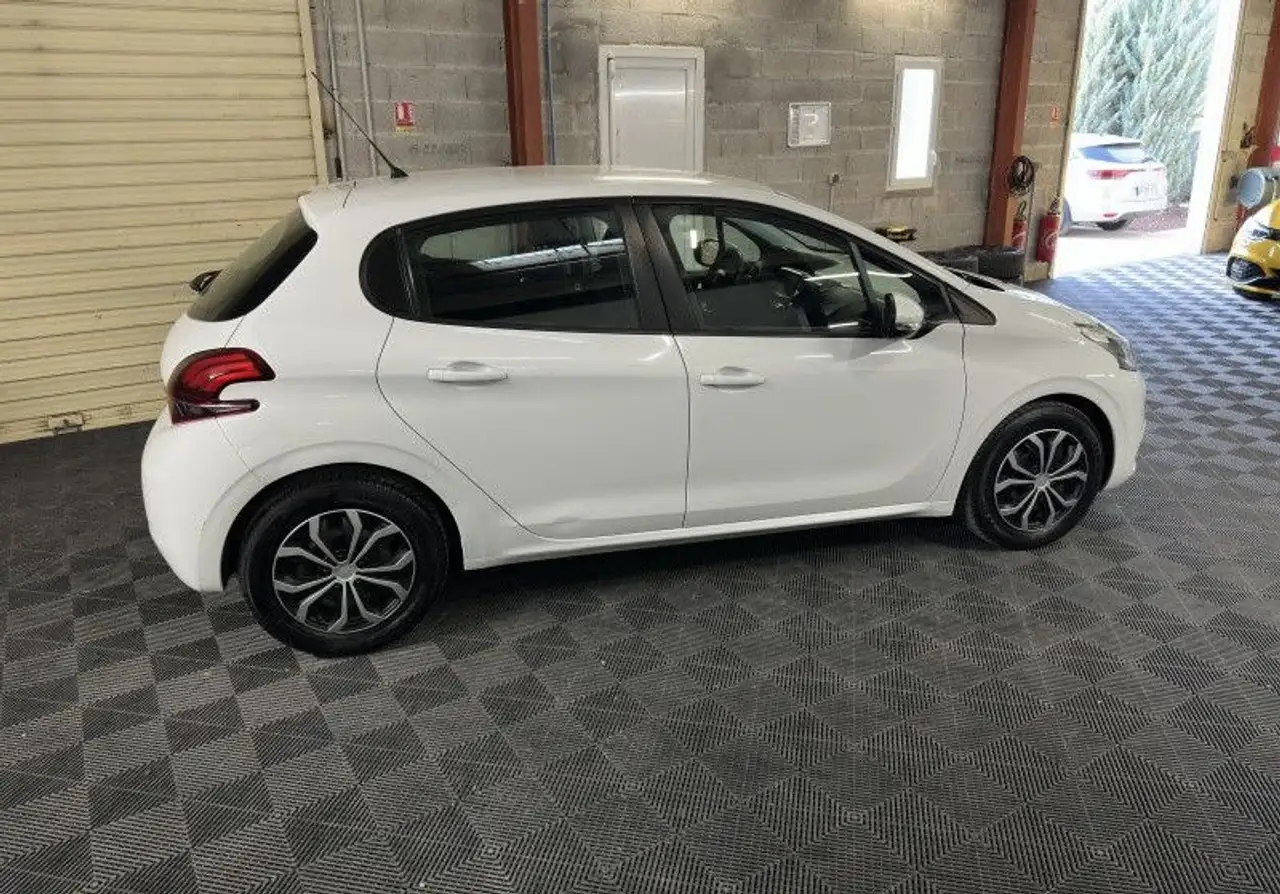 Peugeot 208 208 — photo 8