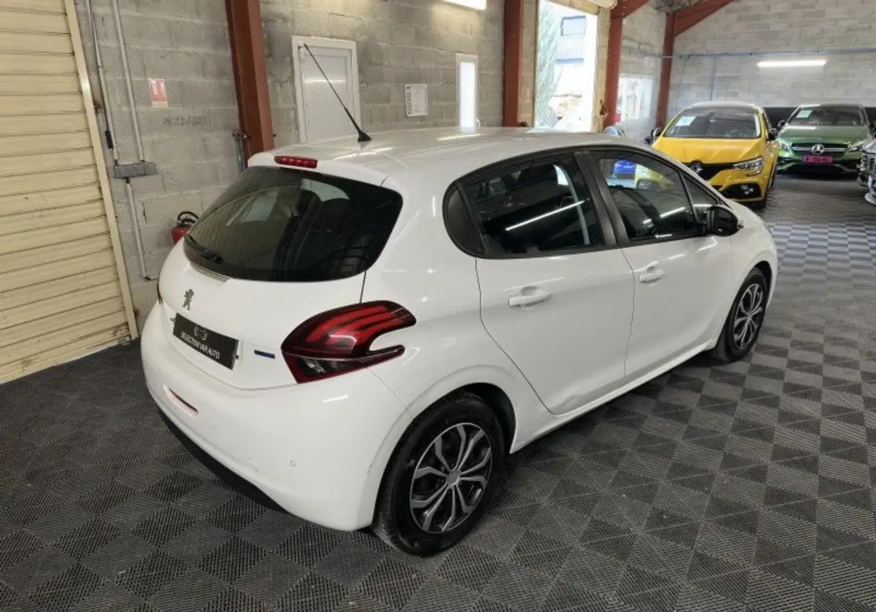 Peugeot 208 208 — photo 7