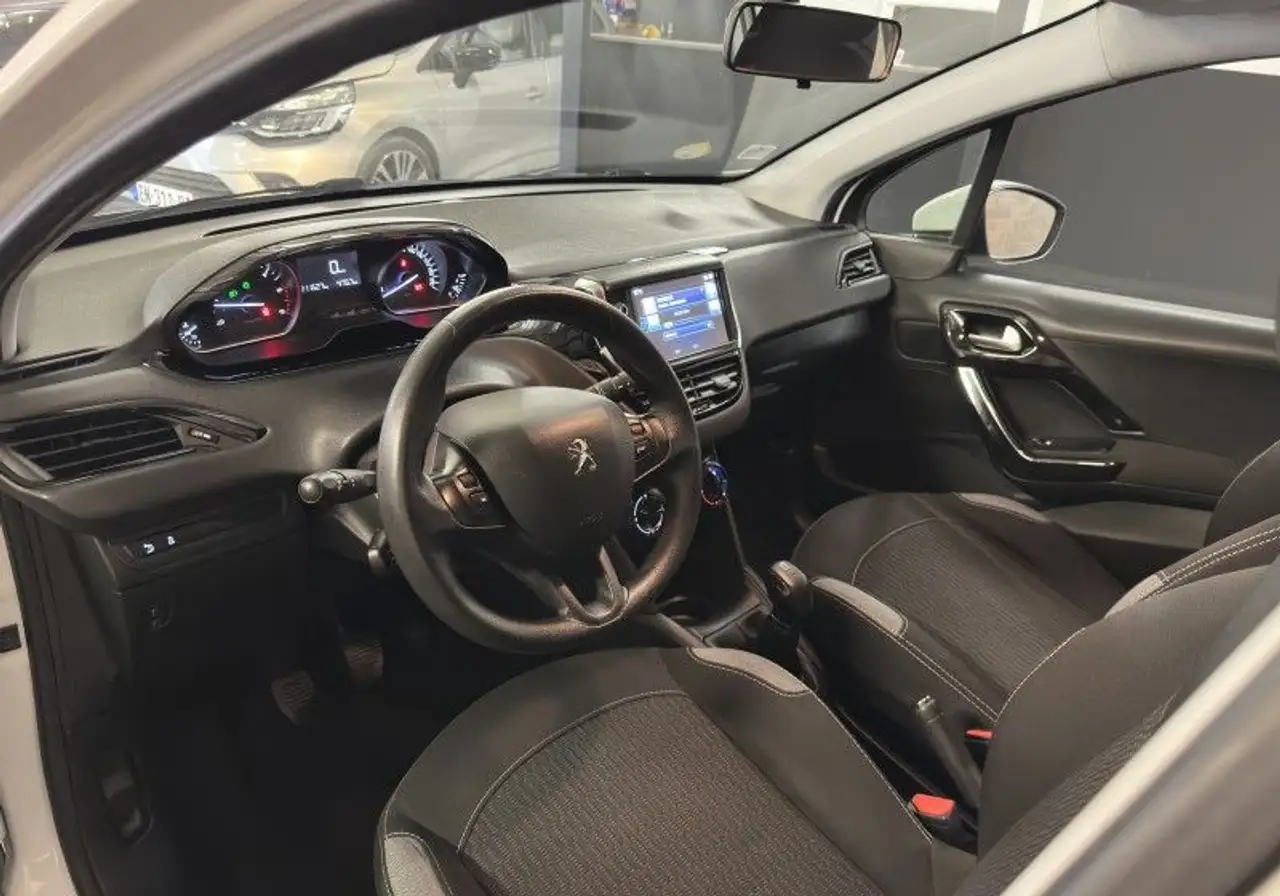 Peugeot 208 208 — photo 31