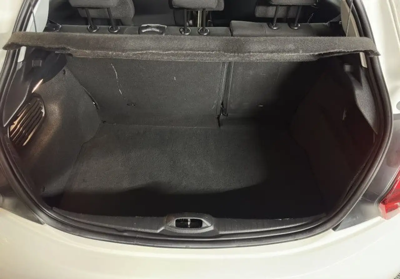 Peugeot 208 208 — photo 26