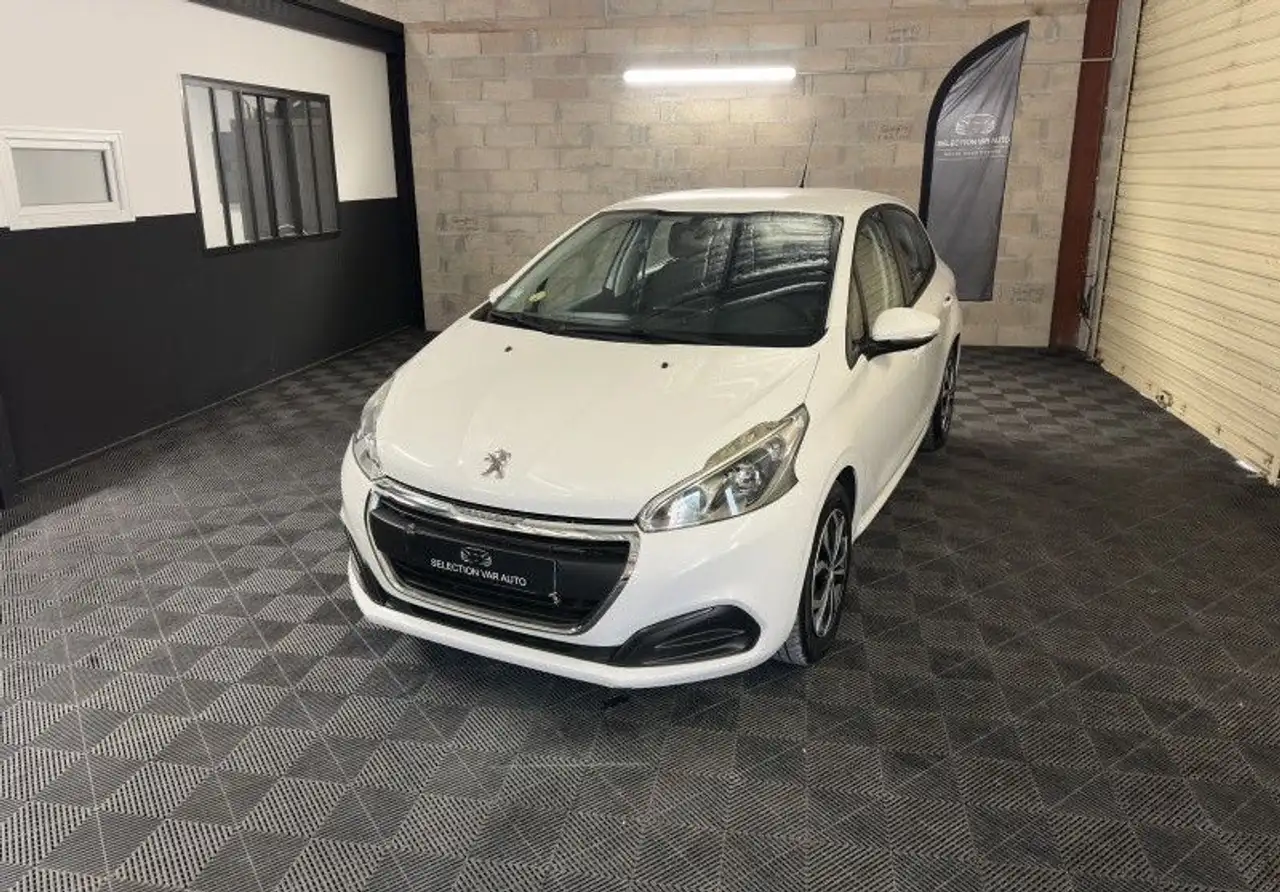 Peugeot 208 208