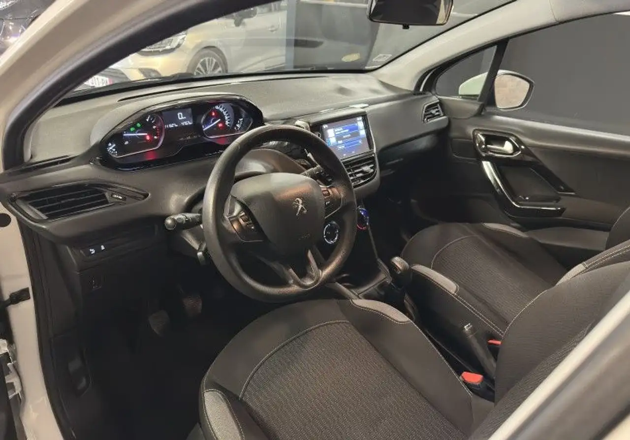 Peugeot 208 208 — photo 30