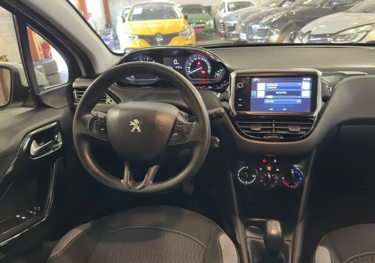 Peugeot 208 208 — photo 18