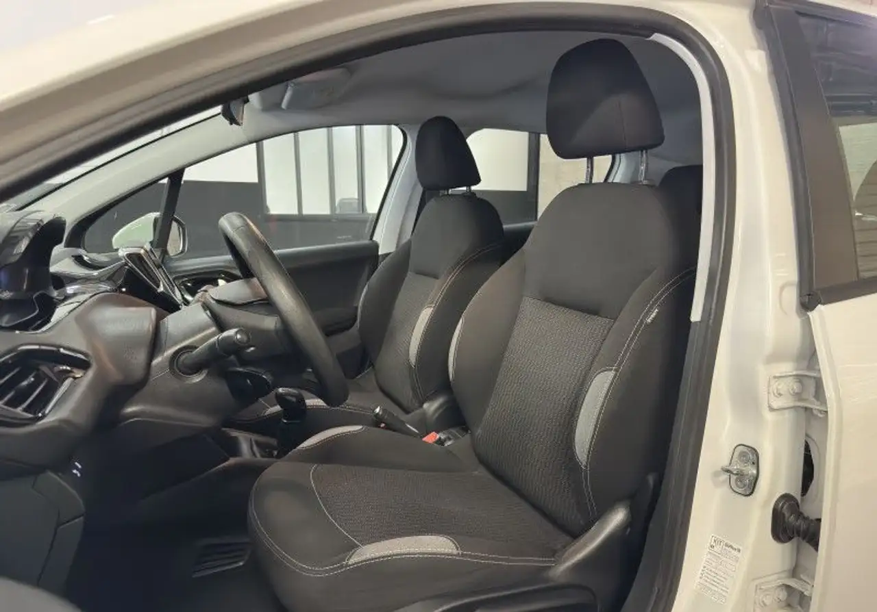Peugeot 208 208 — photo 33