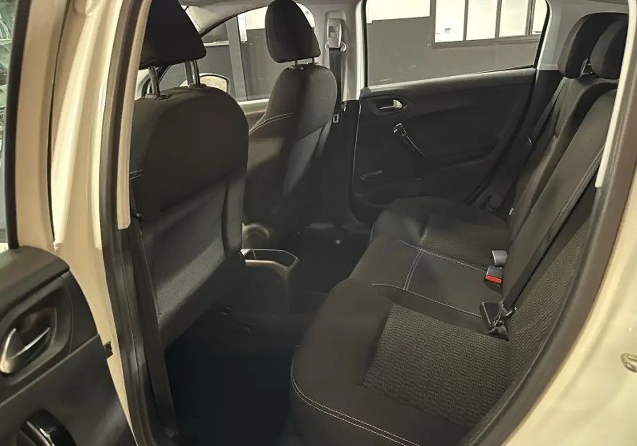 Peugeot 208 208 — photo 27