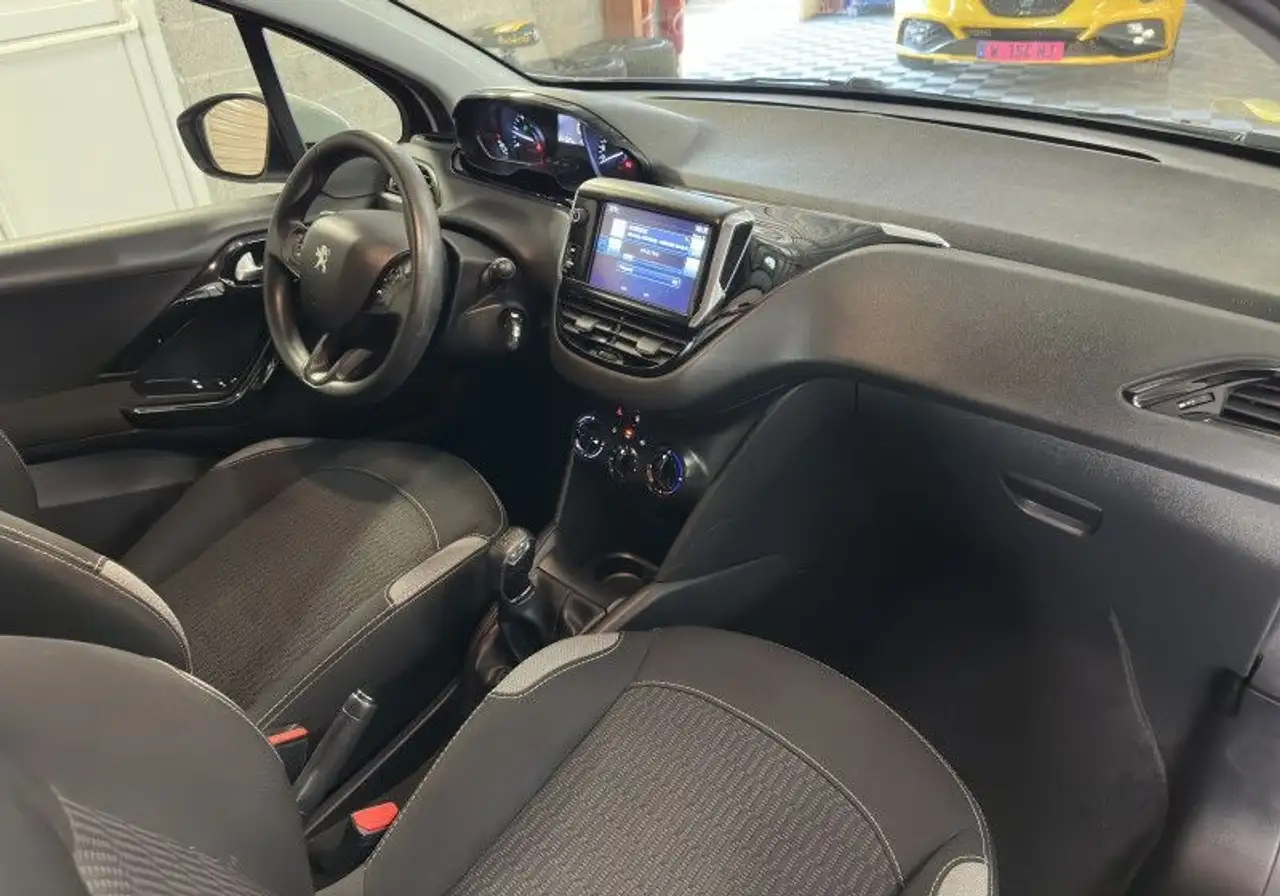 Peugeot 208 208 — photo 15