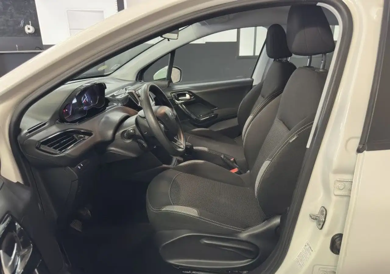Peugeot 208 208 — photo 29