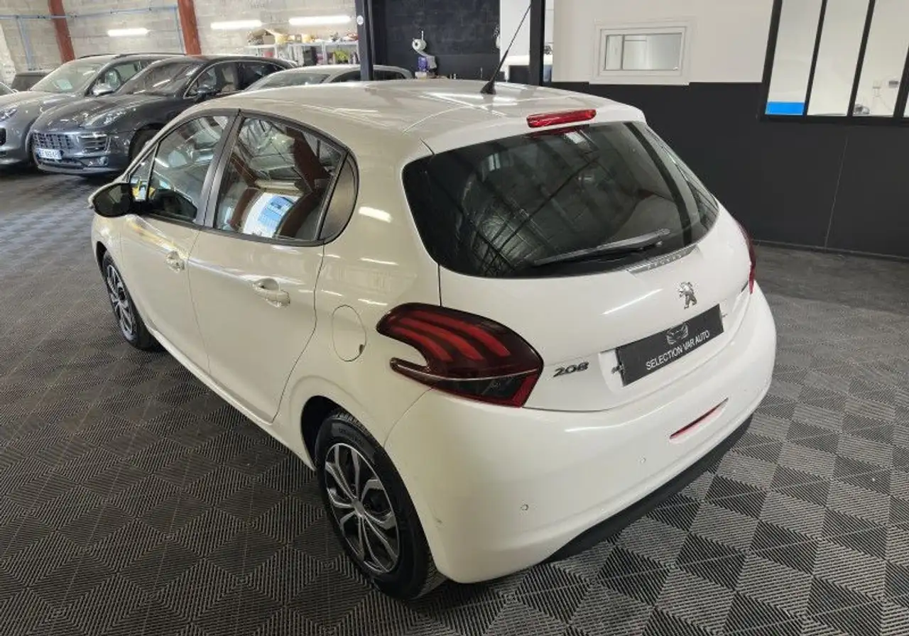 Peugeot 208 208 — photo 5