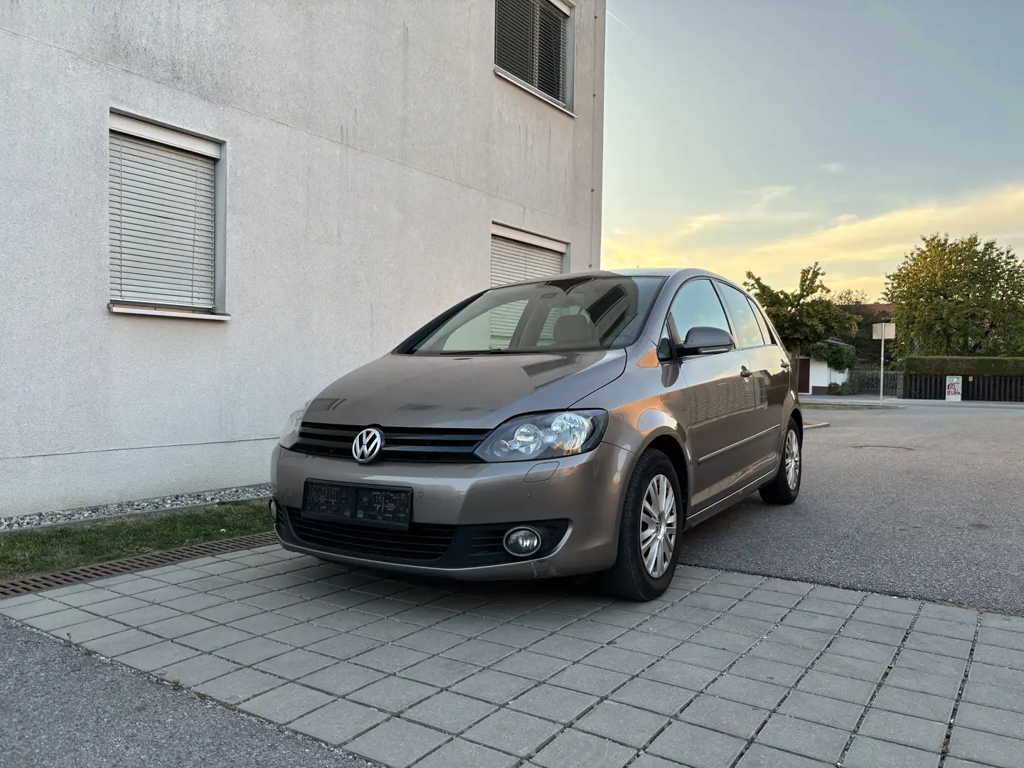 Volkswagen Golf Plus Trendline 1,6 TDI DPF DSG - 1