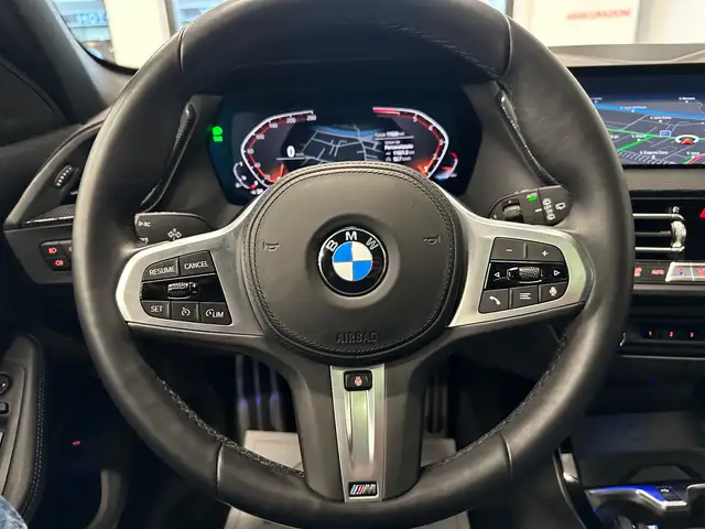 BMW 1 Series view 16