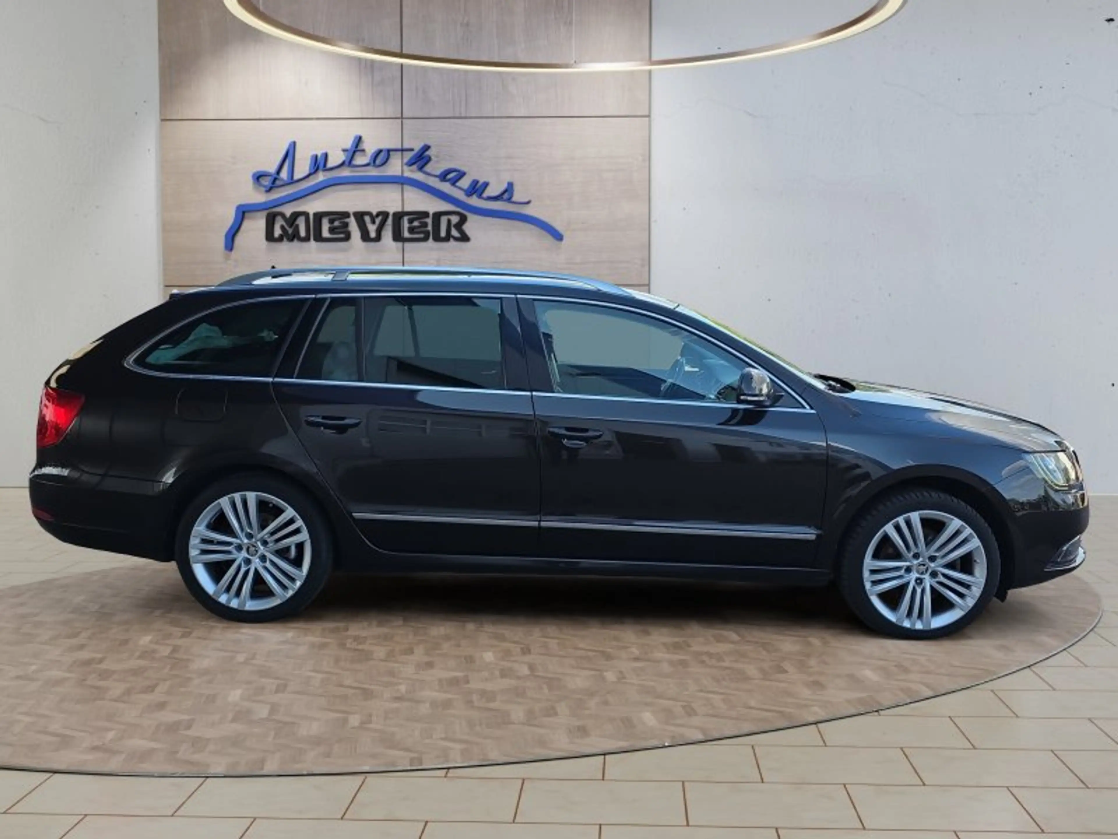 Skoda Superb Eleg.2,0TDI DSG Pano/Leder/Navi/AHK — photo 6