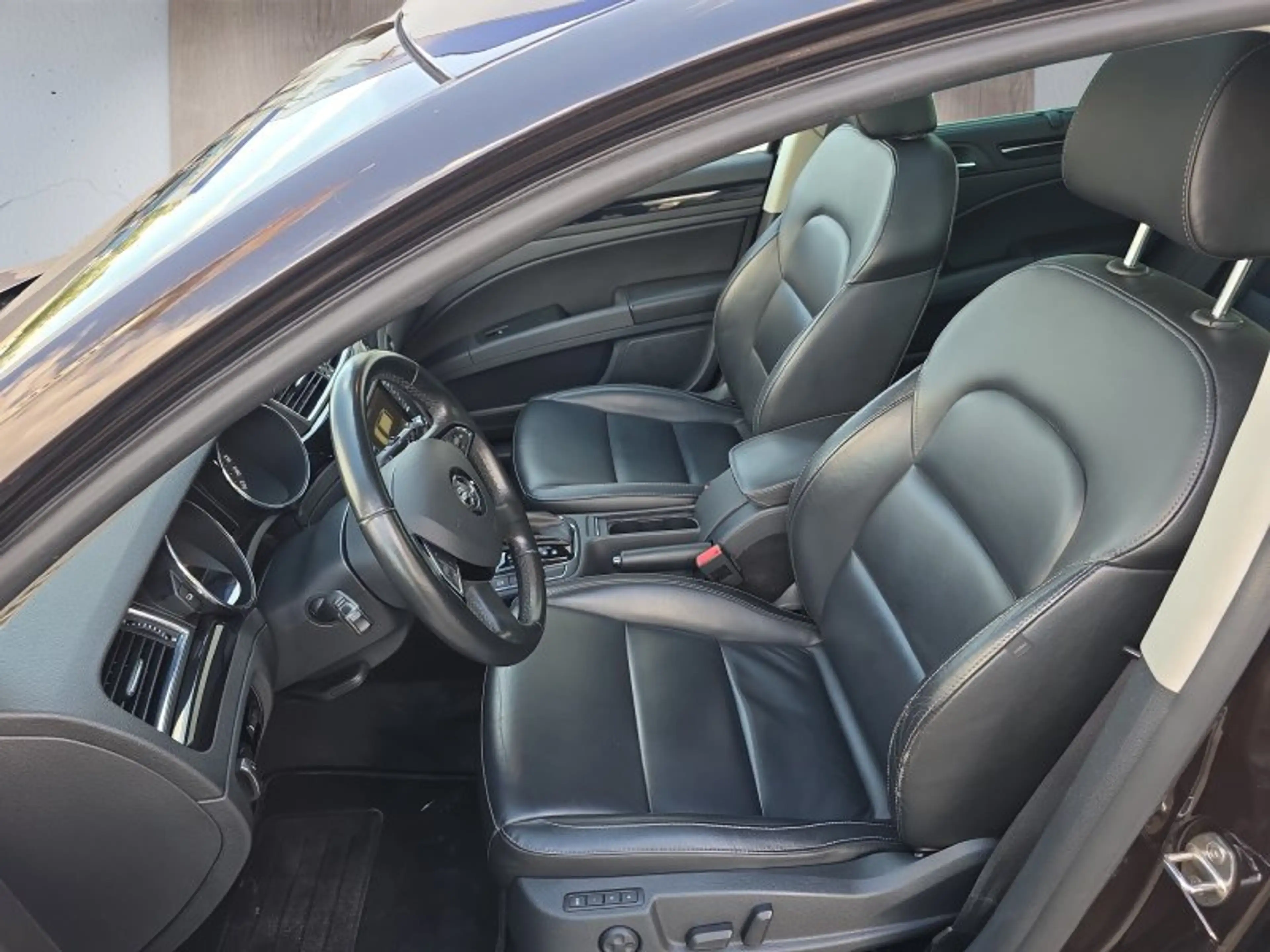 Skoda Superb Eleg.2,0TDI DSG Pano/Leder/Navi/AHK — photo 9