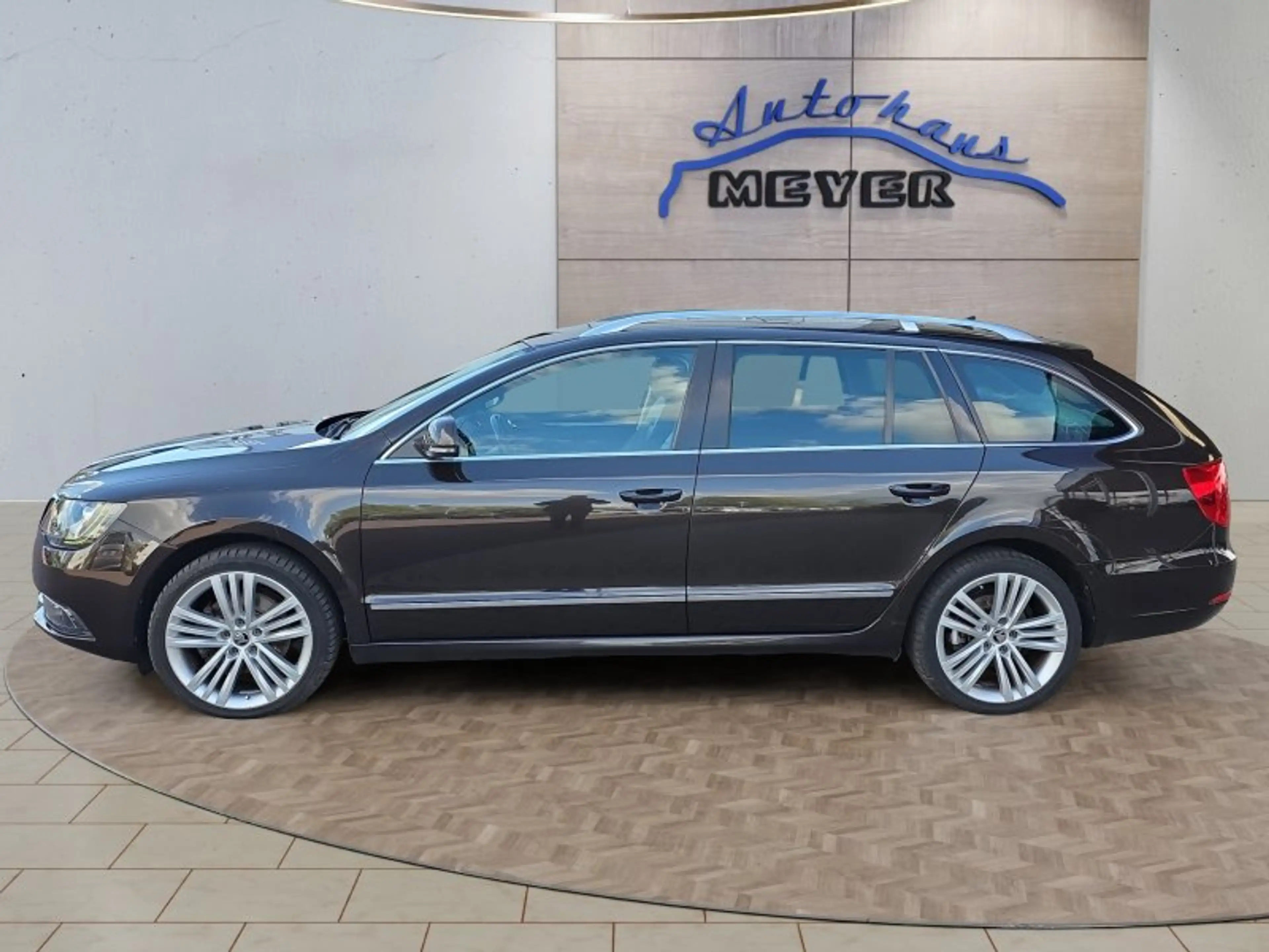 Skoda Superb Eleg.2,0TDI DSG Pano/Leder/Navi/AHK — photo 2