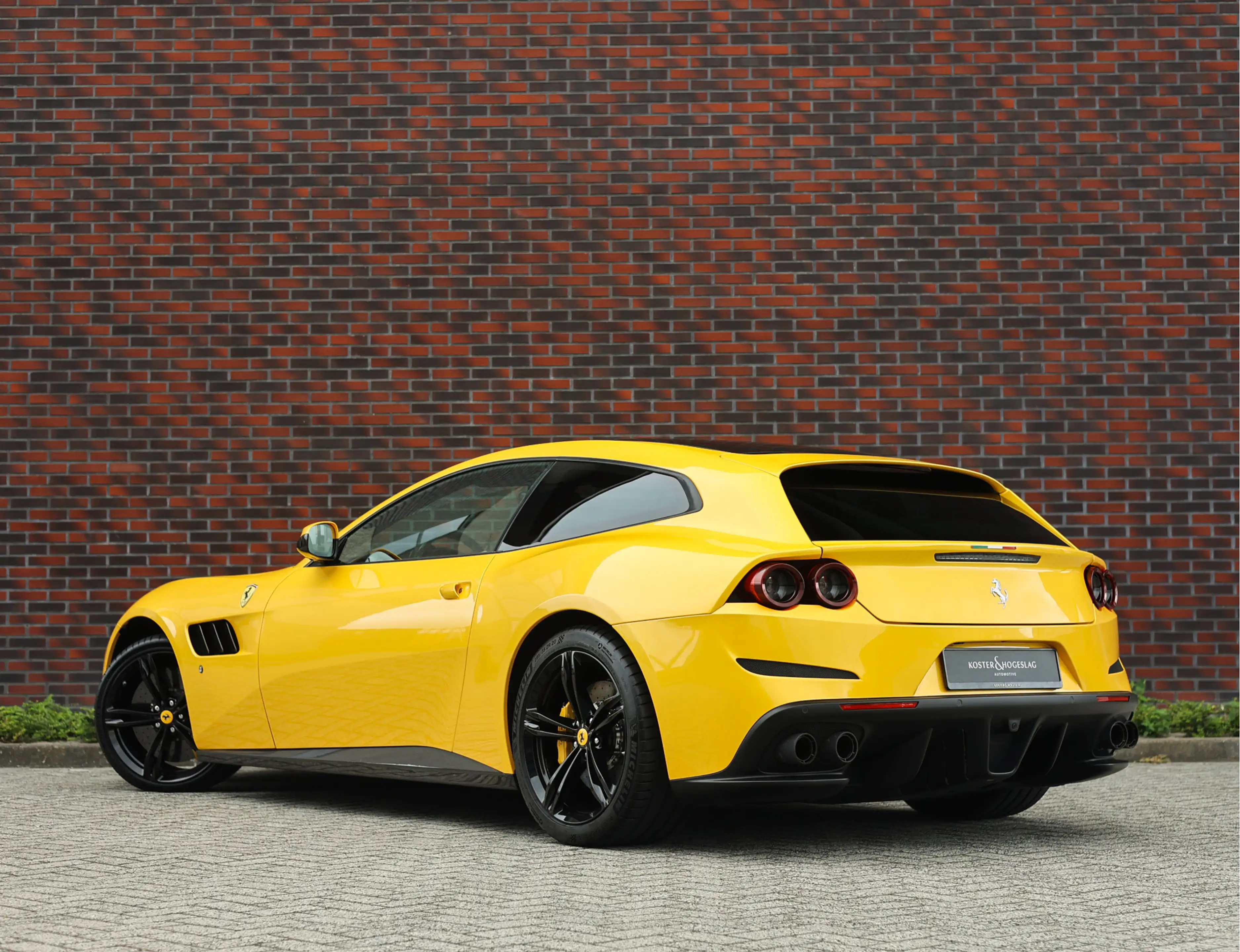 Ferrari GTC4 Lusso GTC4Lusso 6.3 V12 | Giallo Triplo Strato - Lift - — photo 2