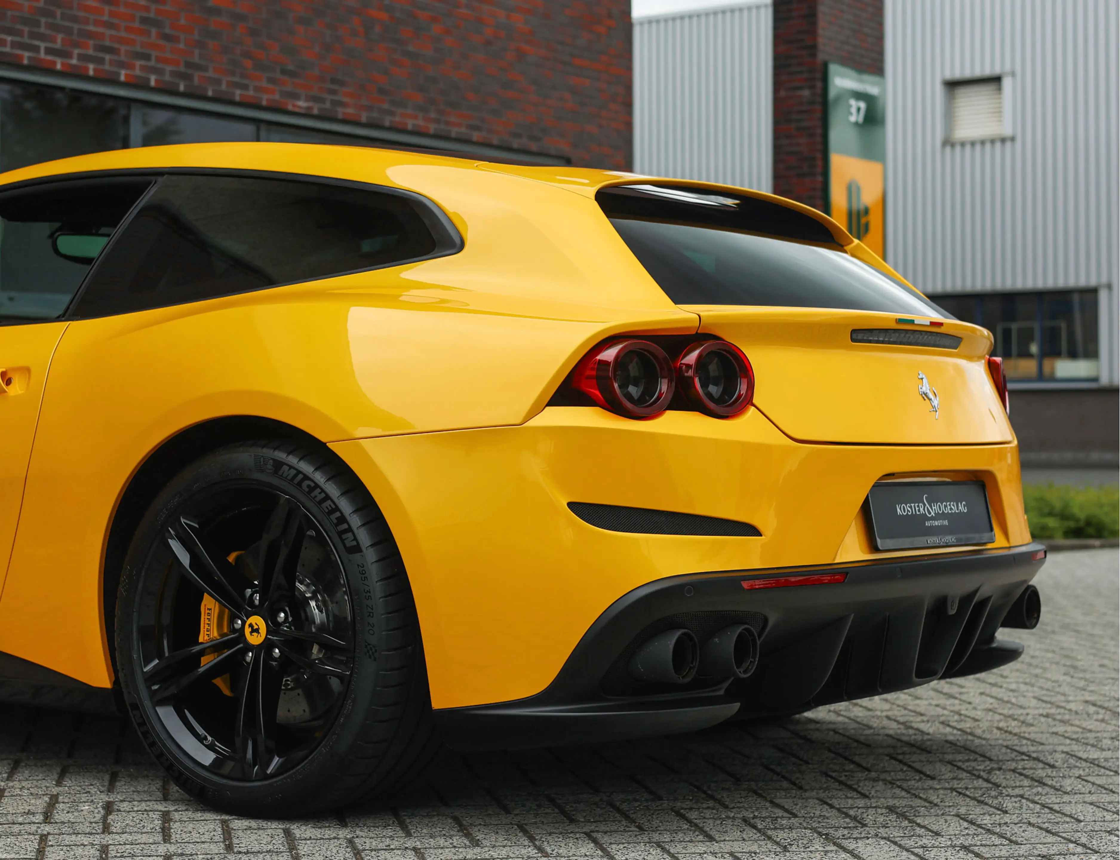 Ferrari GTC4 Lusso GTC4Lusso 6.3 V12 | Giallo Triplo Strato - Lift - — photo 10