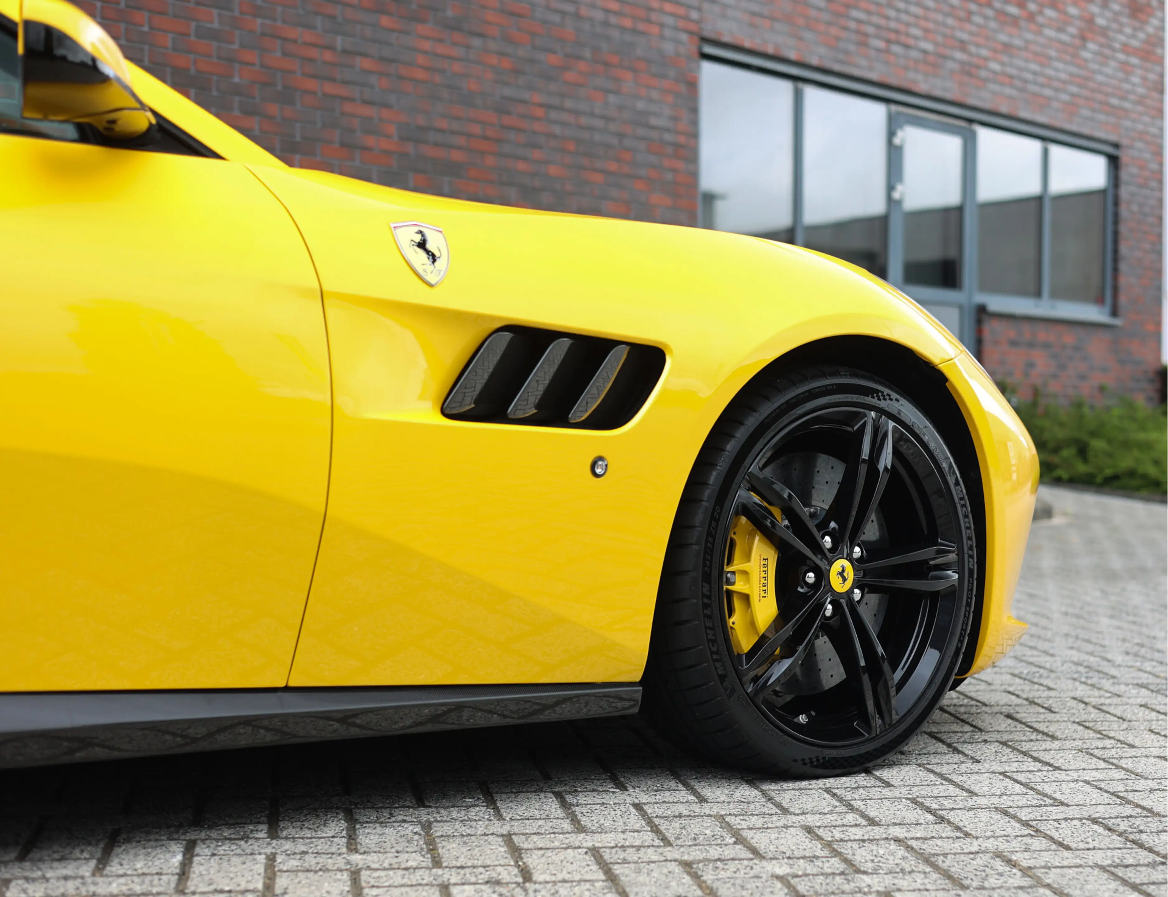 Ferrari GTC4 Lusso GTC4Lusso 6.3 V12 | Giallo Triplo Strato - Lift - — photo 19