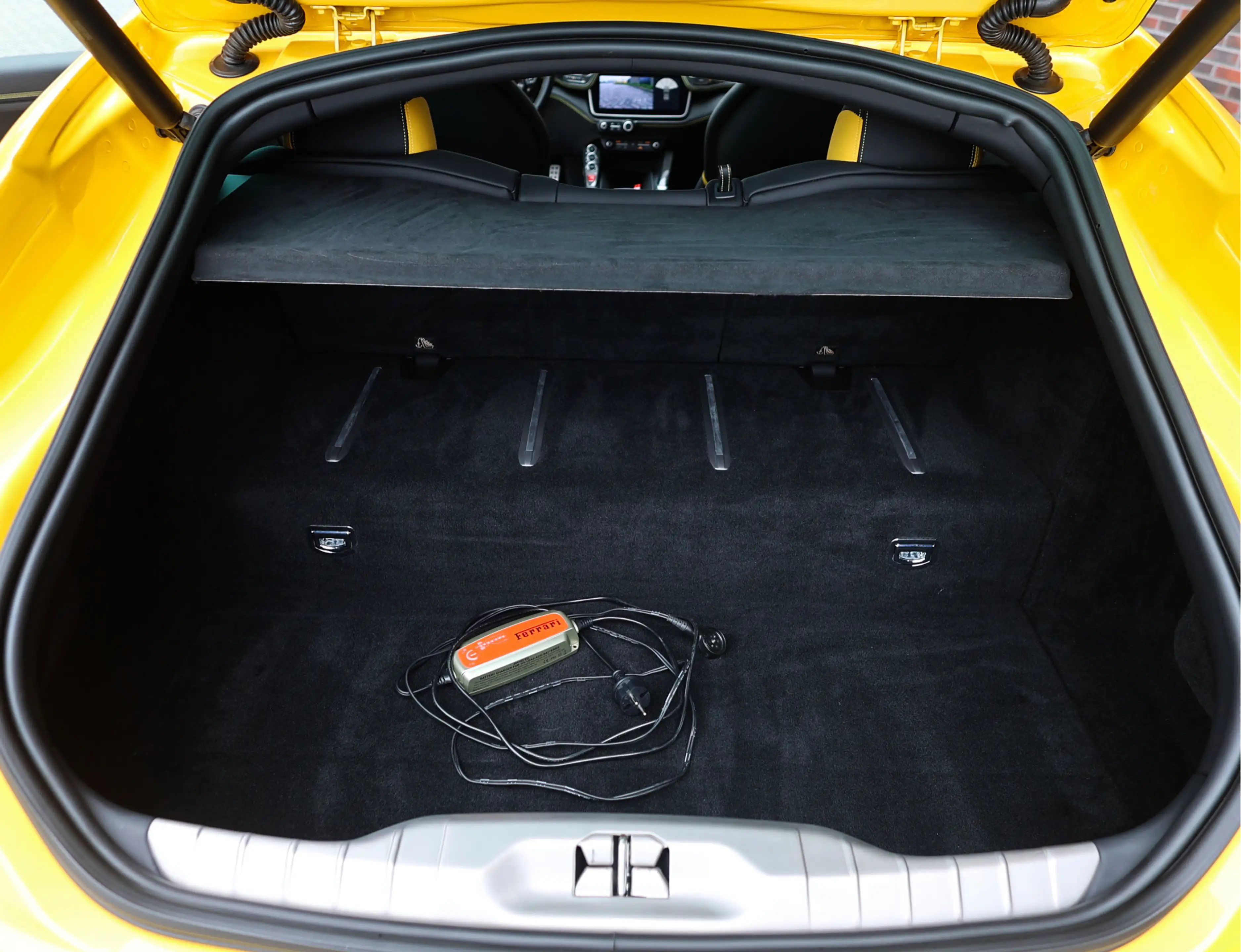 Ferrari GTC4 Lusso GTC4Lusso 6.3 V12 | Giallo Triplo Strato - Lift - — photo 25