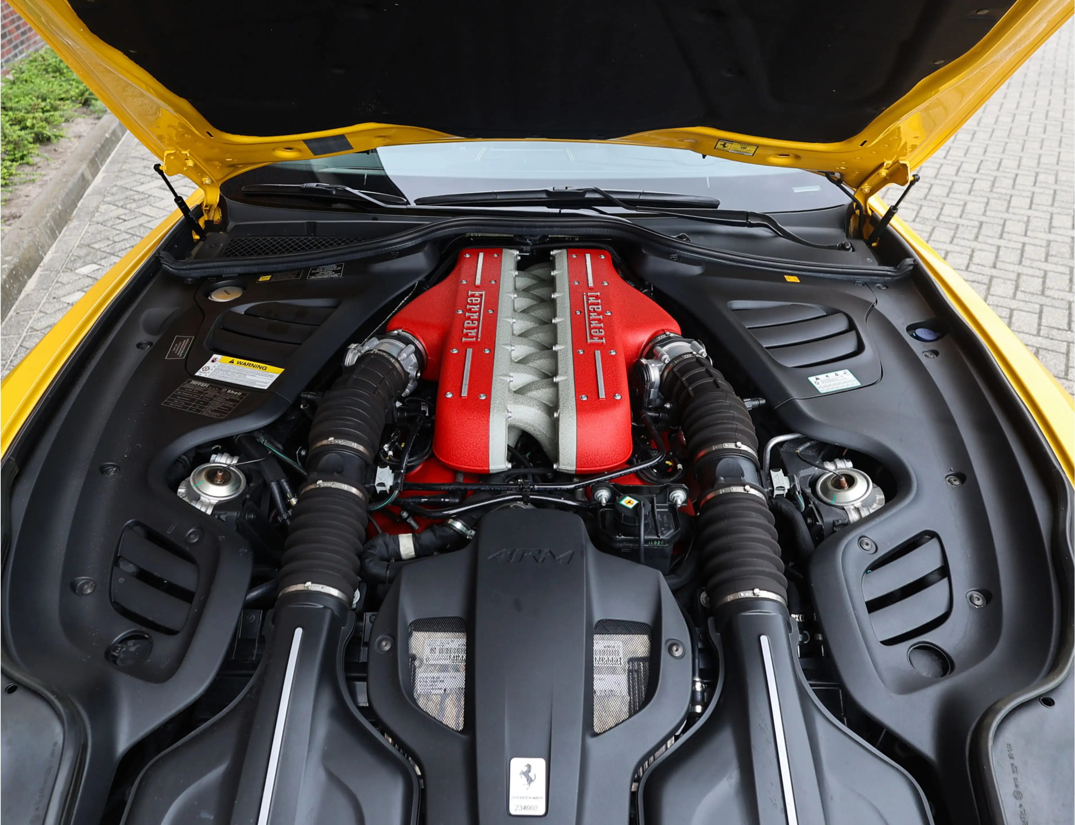 Ferrari GTC4 Lusso GTC4Lusso 6.3 V12 | Giallo Triplo Strato - Lift - — photo 22
