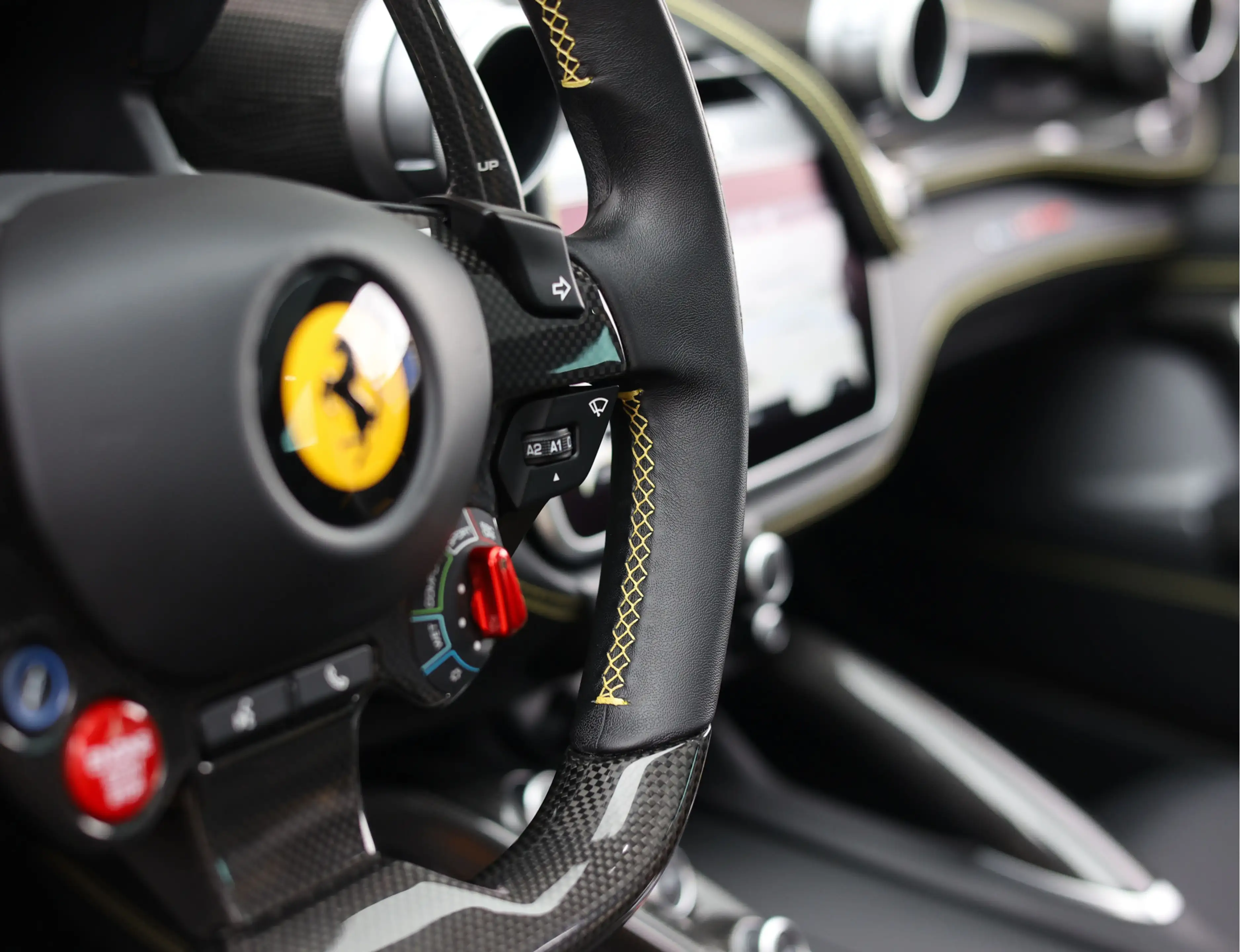 Ferrari GTC4 Lusso GTC4Lusso 6.3 V12 | Giallo Triplo Strato - Lift - — photo 35