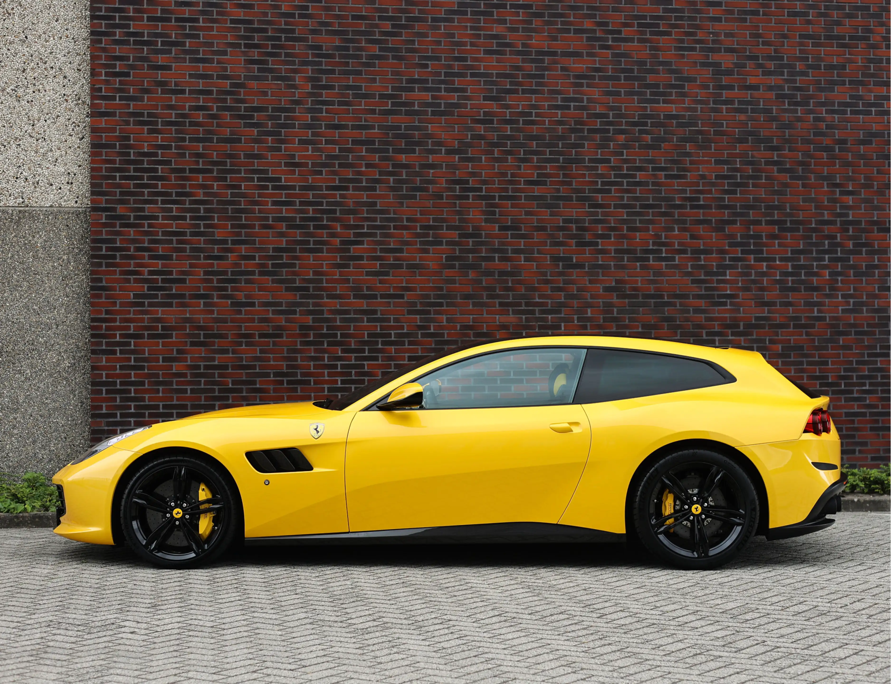 Ferrari GTC4 Lusso GTC4Lusso 6.3 V12 | Giallo Triplo Strato - Lift - — photo 15