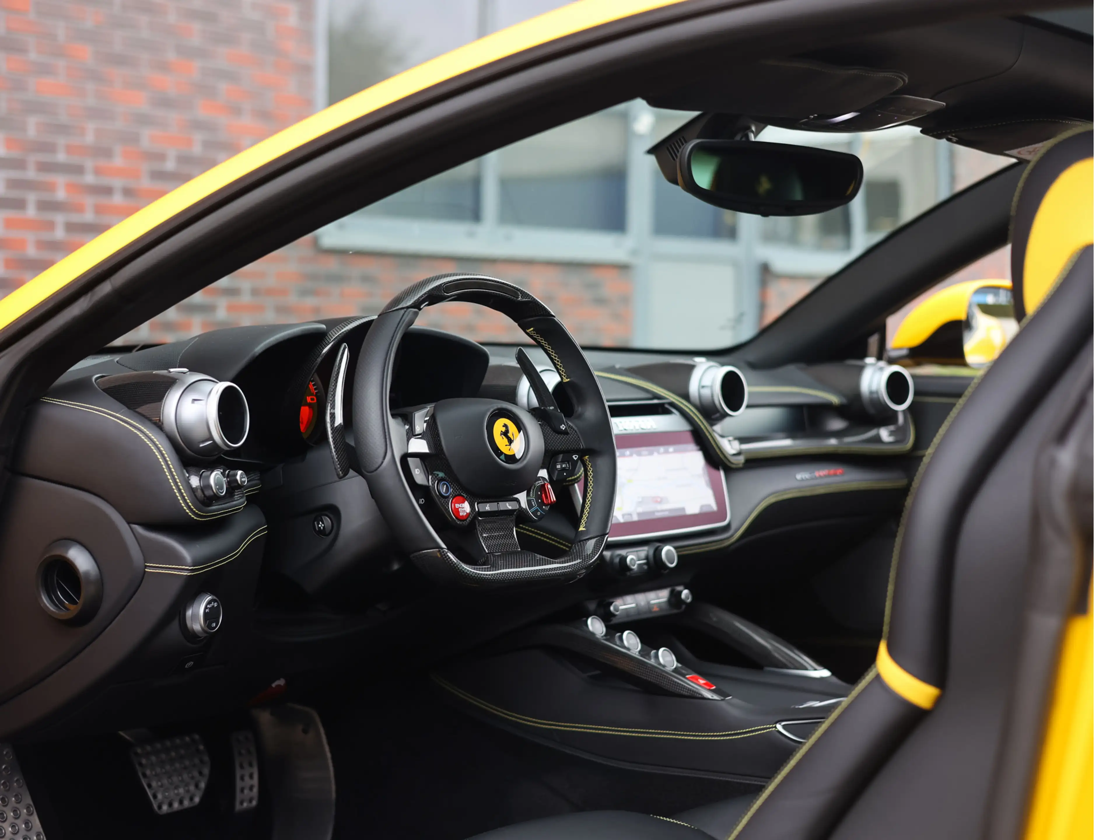Ferrari GTC4 Lusso GTC4Lusso 6.3 V12 | Giallo Triplo Strato - Lift - — photo 33