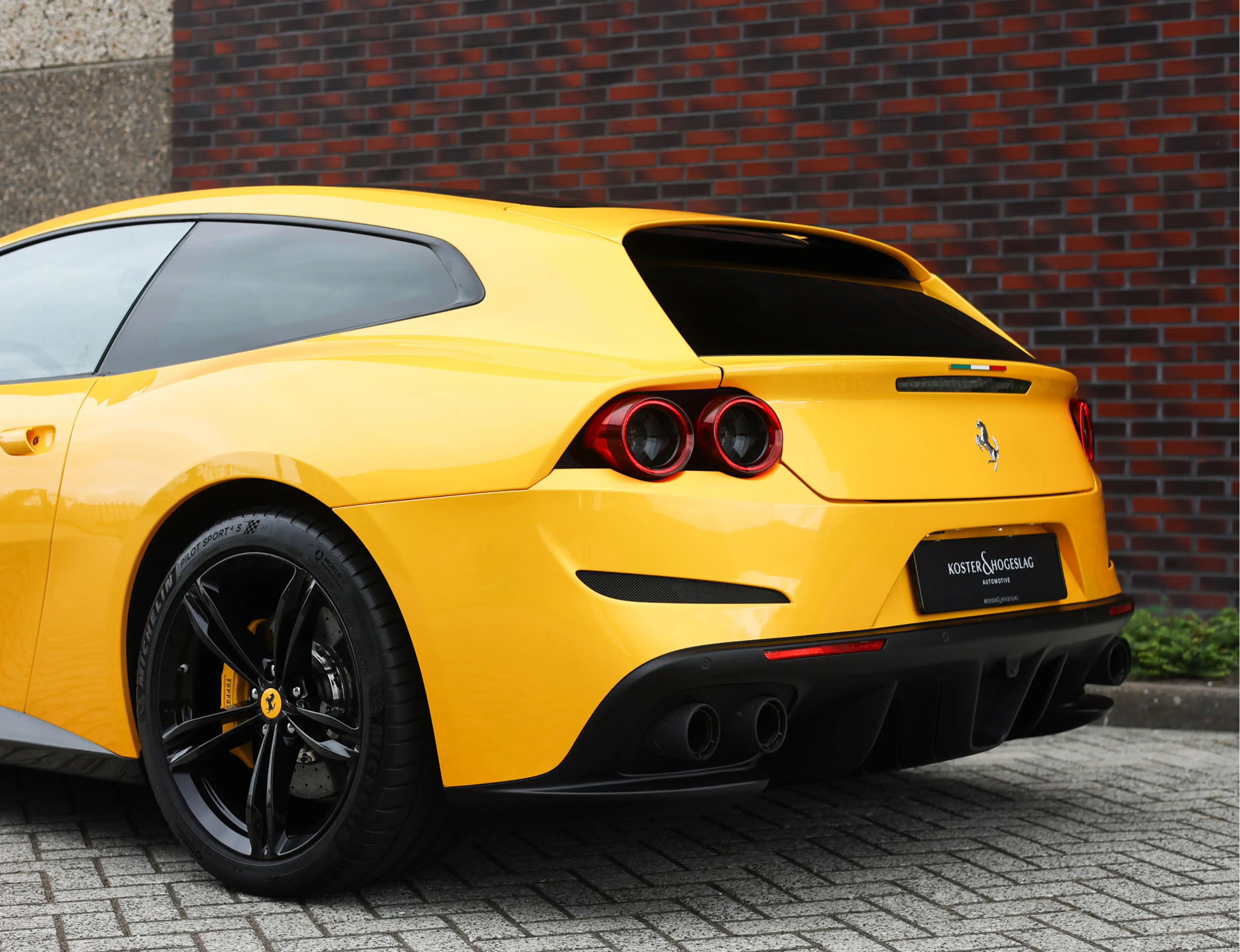Ferrari GTC4 Lusso GTC4Lusso 6.3 V12 | Giallo Triplo Strato - Lift - — photo 21