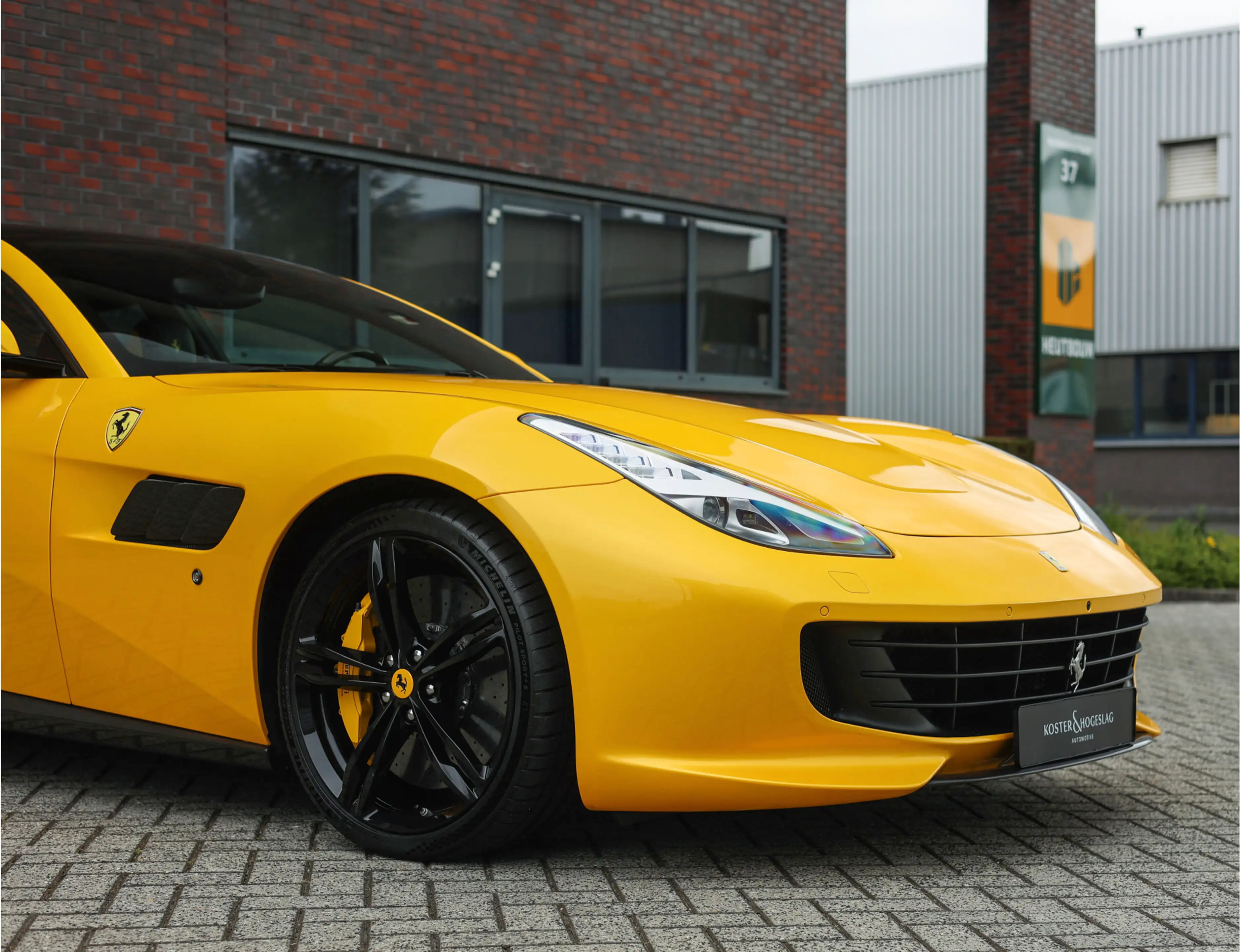 Ferrari GTC4 Lusso GTC4Lusso 6.3 V12 | Giallo Triplo Strato - Lift - — photo 8
