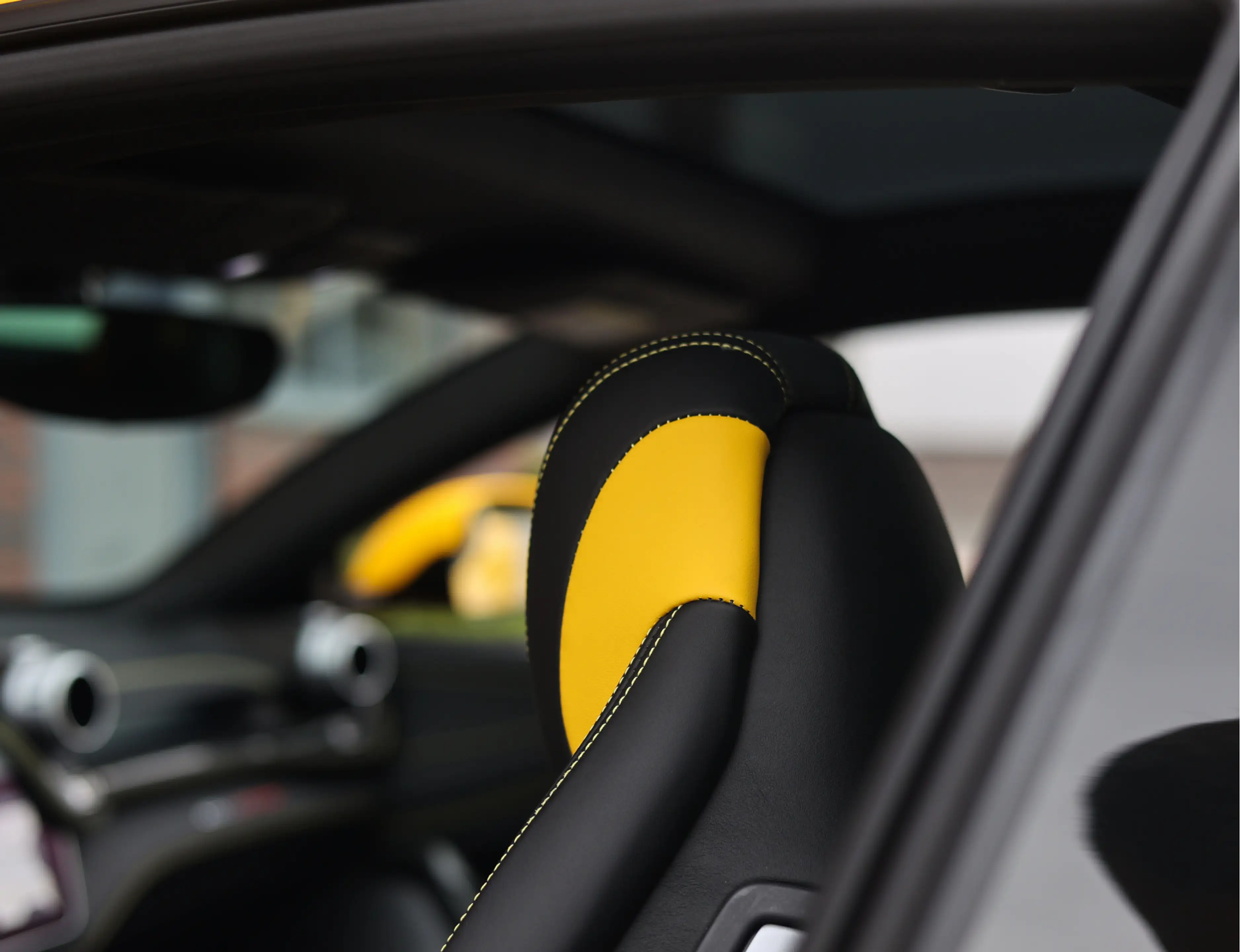 Ferrari GTC4 Lusso GTC4Lusso 6.3 V12 | Giallo Triplo Strato - Lift - — photo 38