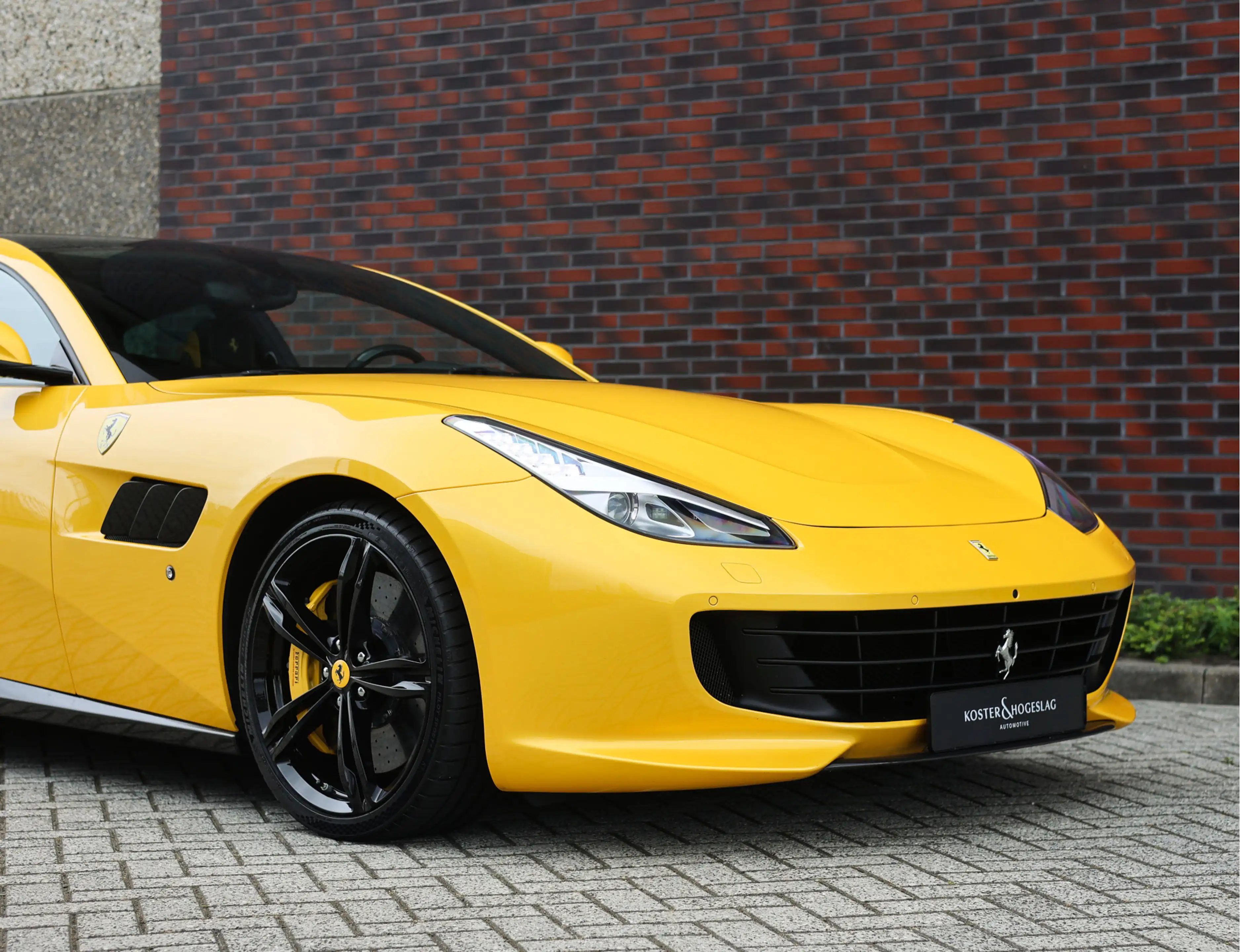 Ferrari GTC4 Lusso GTC4Lusso 6.3 V12 | Giallo Triplo Strato - Lift - — photo 18