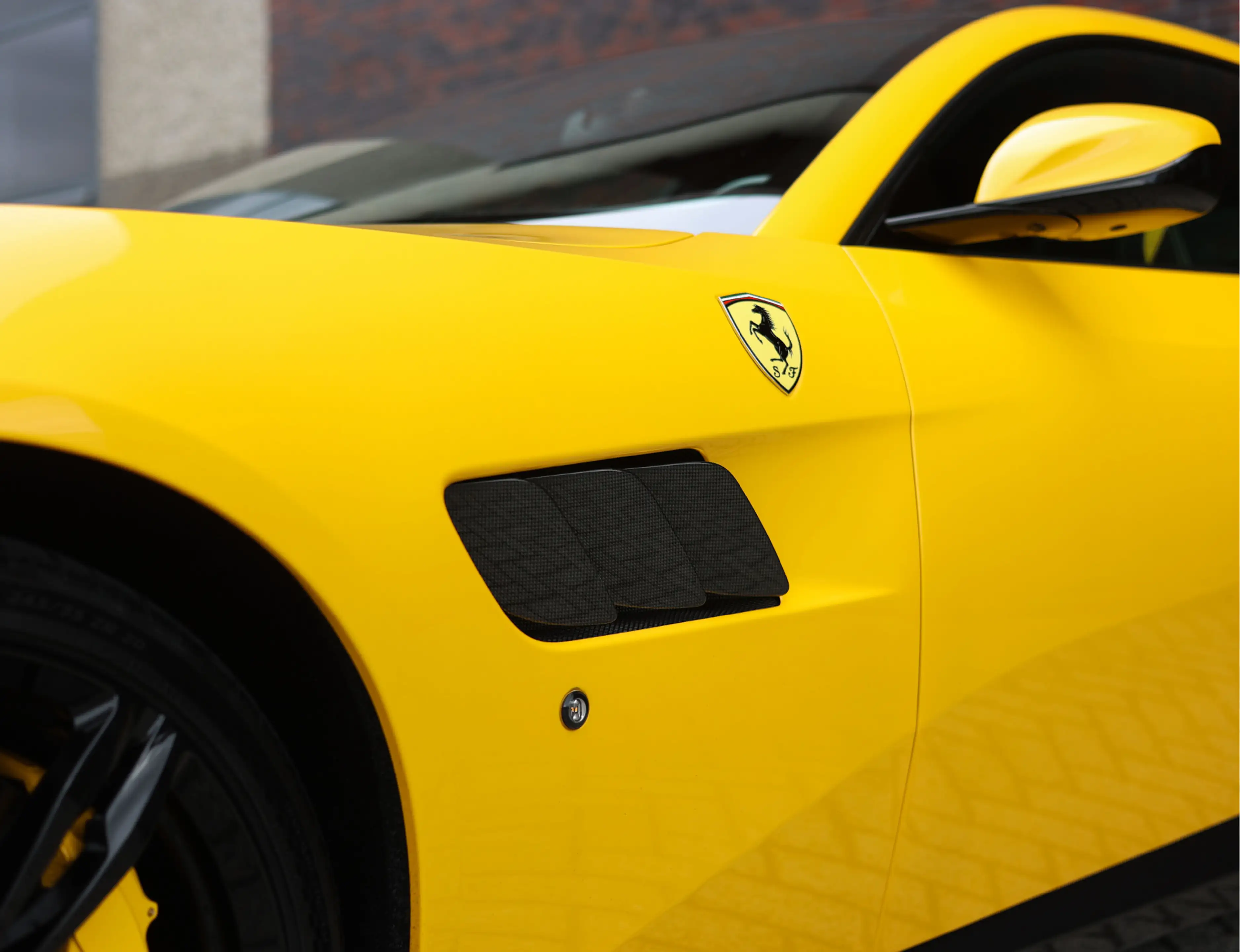 Ferrari GTC4 Lusso GTC4Lusso 6.3 V12 | Giallo Triplo Strato - Lift - — photo 20