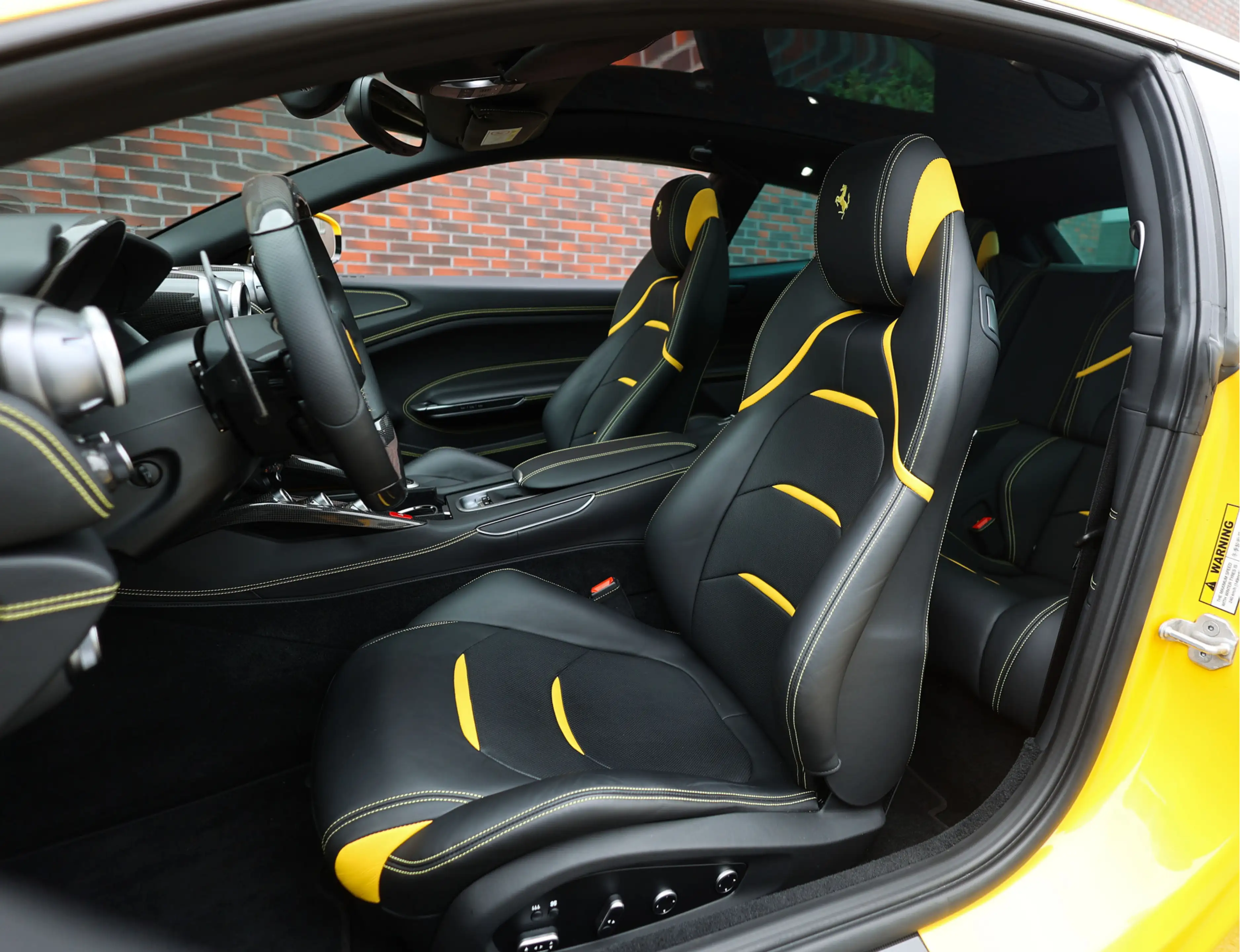 Ferrari GTC4 Lusso GTC4Lusso 6.3 V12 | Giallo Triplo Strato - Lift - — photo 28