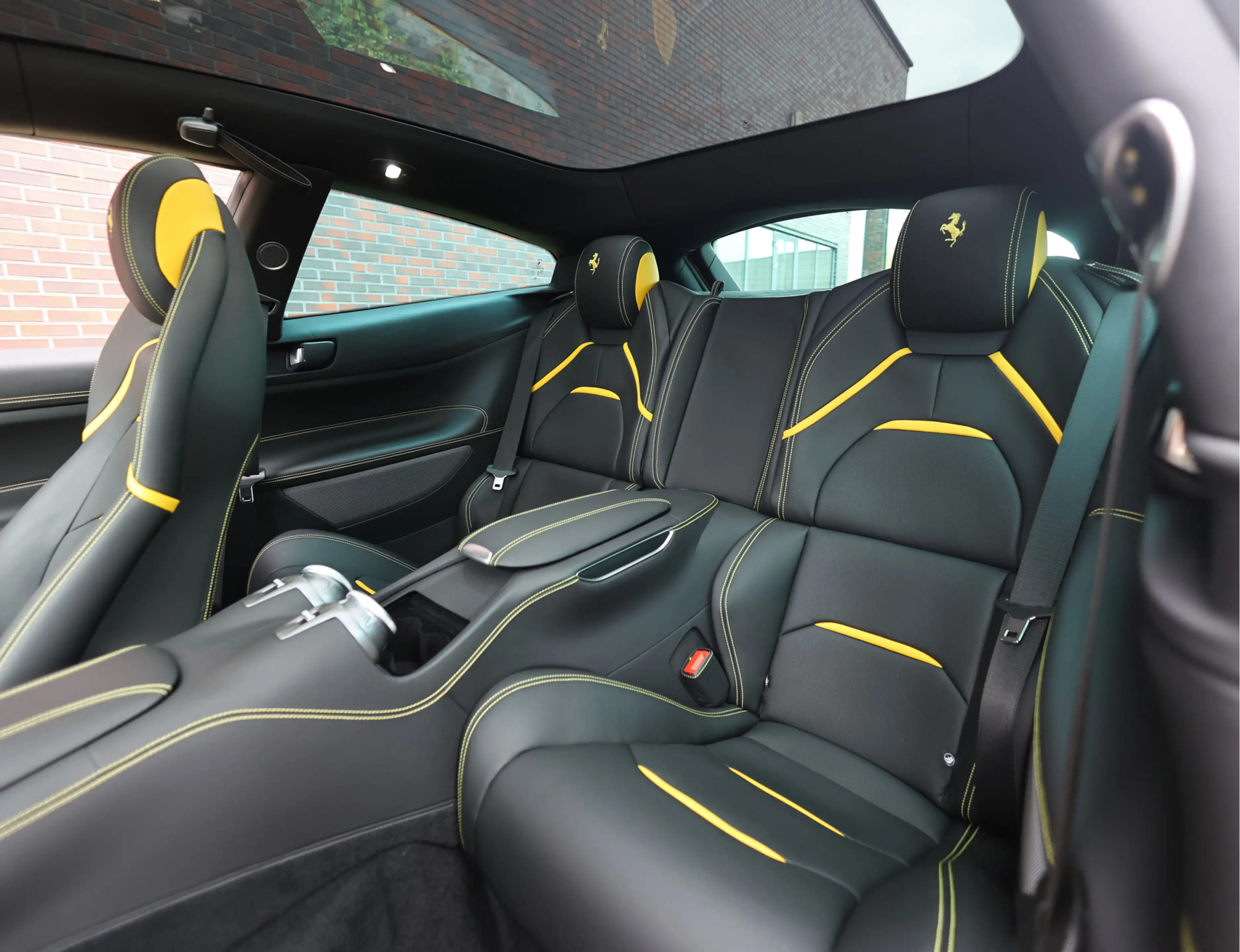 Ferrari GTC4 Lusso GTC4Lusso 6.3 V12 | Giallo Triplo Strato - Lift - — photo 32