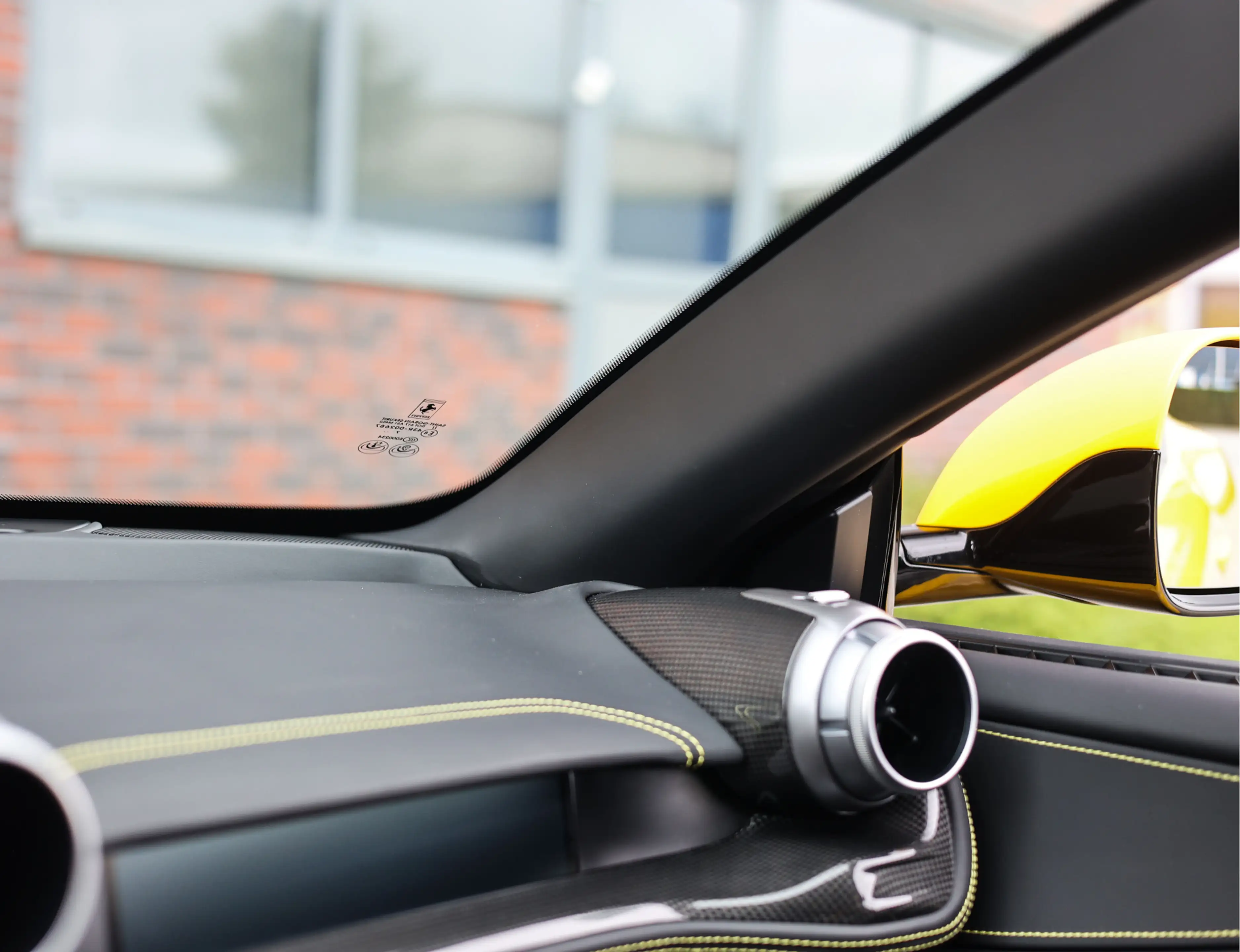 Ferrari GTC4 Lusso GTC4Lusso 6.3 V12 | Giallo Triplo Strato - Lift - — photo 42