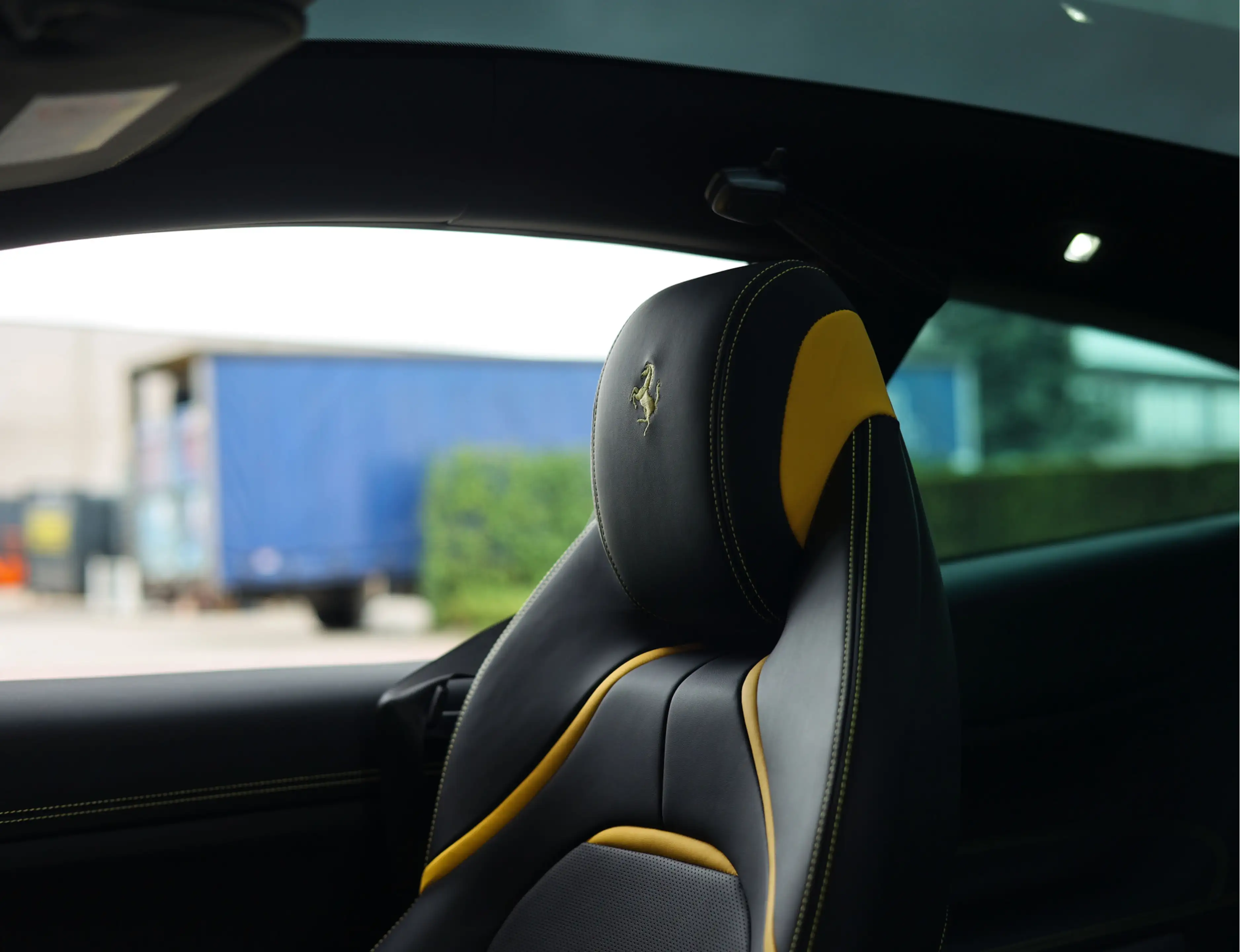 Ferrari GTC4 Lusso GTC4Lusso 6.3 V12 | Giallo Triplo Strato - Lift - — photo 4