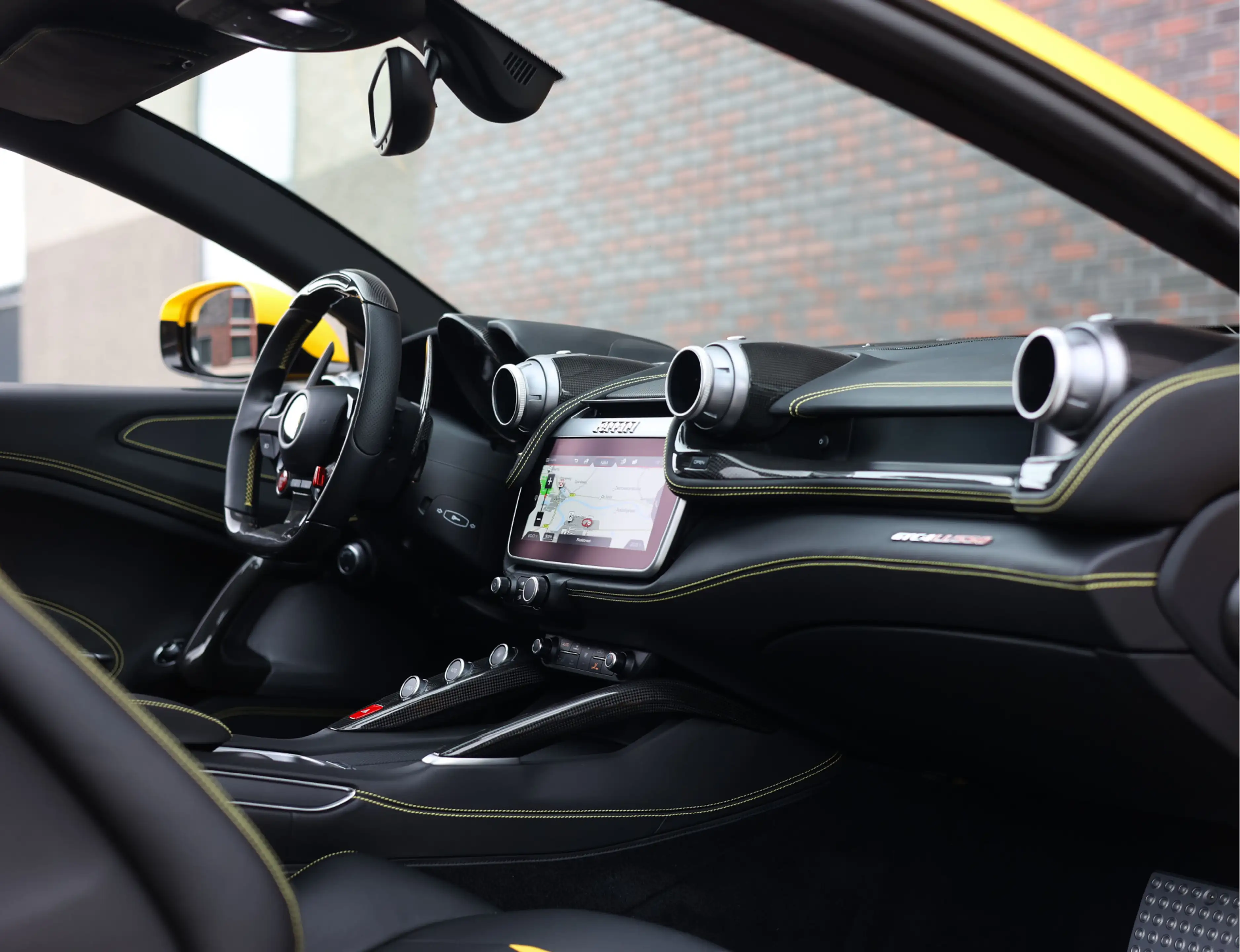 Ferrari GTC4 Lusso GTC4Lusso 6.3 V12 | Giallo Triplo Strato - Lift - — photo 27