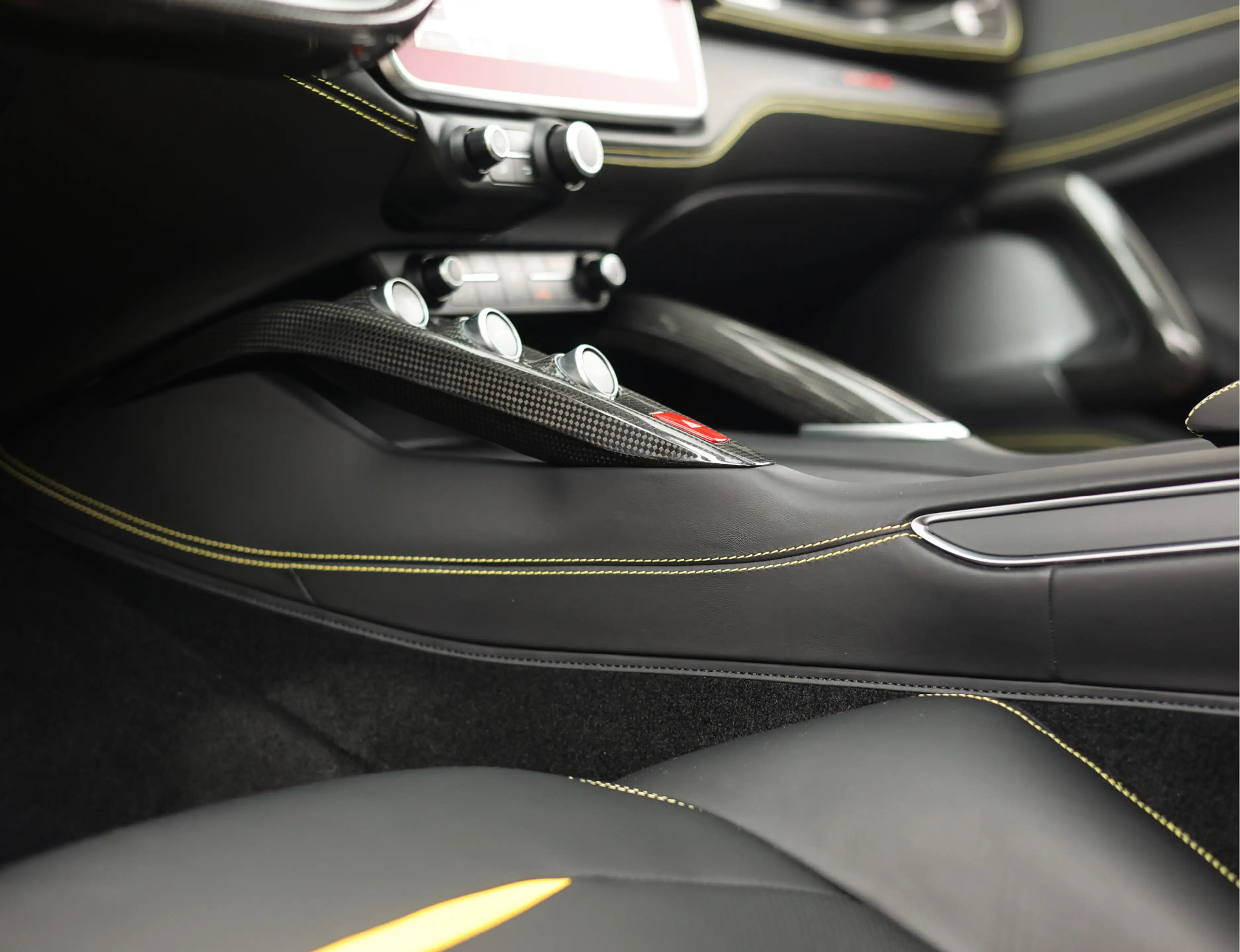 Ferrari GTC4 Lusso GTC4Lusso 6.3 V12 | Giallo Triplo Strato - Lift - — photo 5