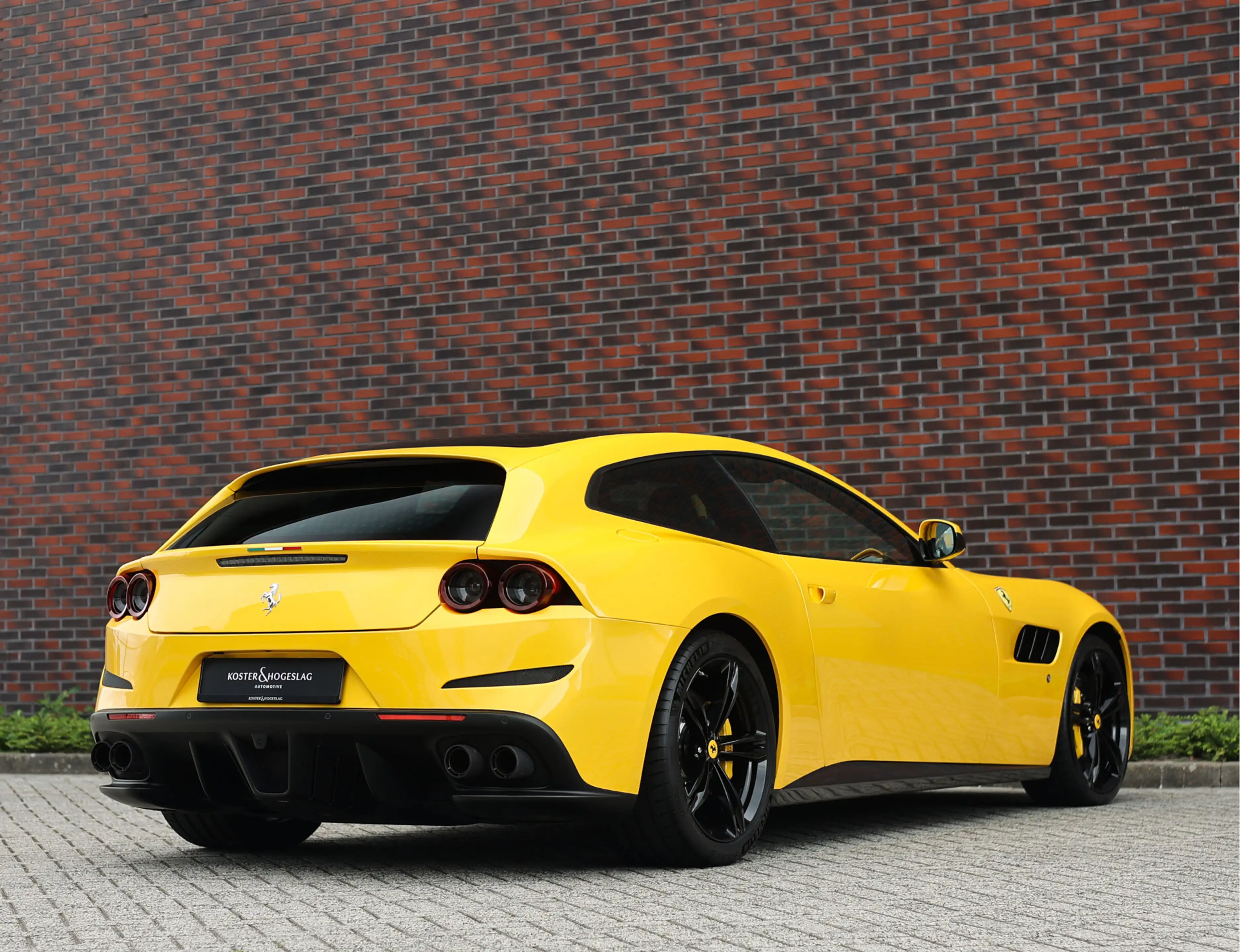 Ferrari GTC4 Lusso GTC4Lusso 6.3 V12 | Giallo Triplo Strato - Lift - — photo 17
