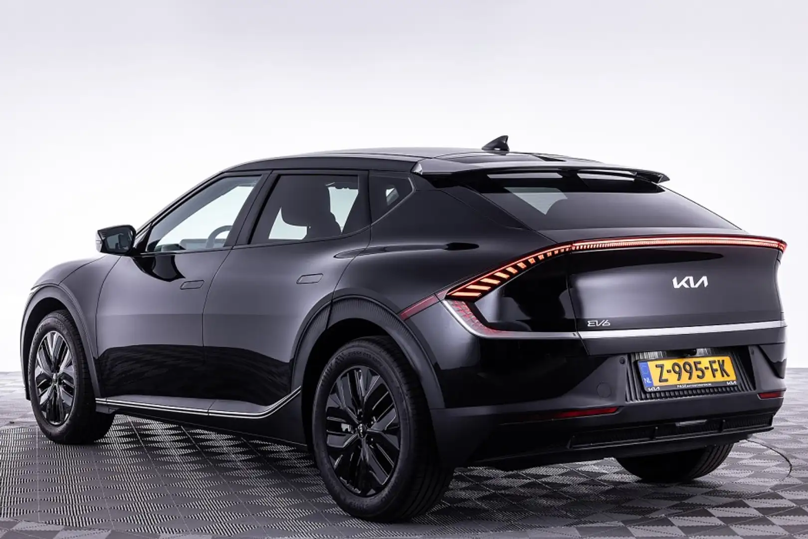 Kia EV6 Light Edition 58 kWh | SOH 100% ✅ 1e Eigenaar Zwart - 2