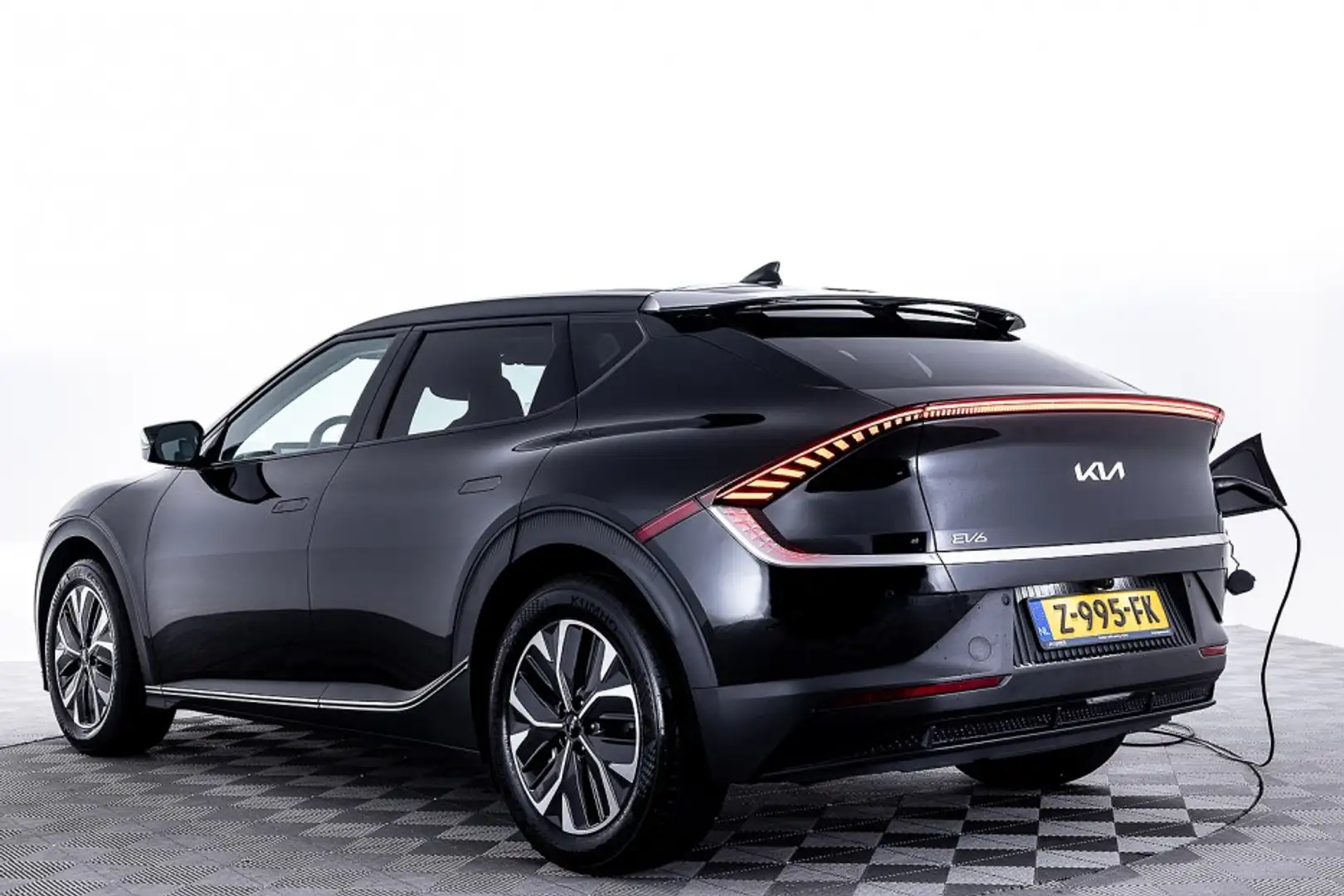 Kia EV6 Light Edition 58 kWh ✅ 1e Eigenaar Zwart - 2