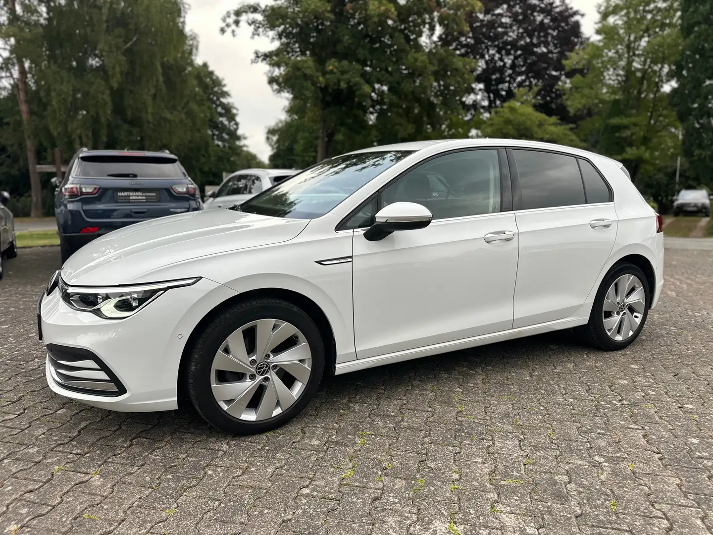 Volkswagen Golf VIII 1.5 eTSI ACT Style Shz/CarPlay/Kamera/Acc Weiß - 1
