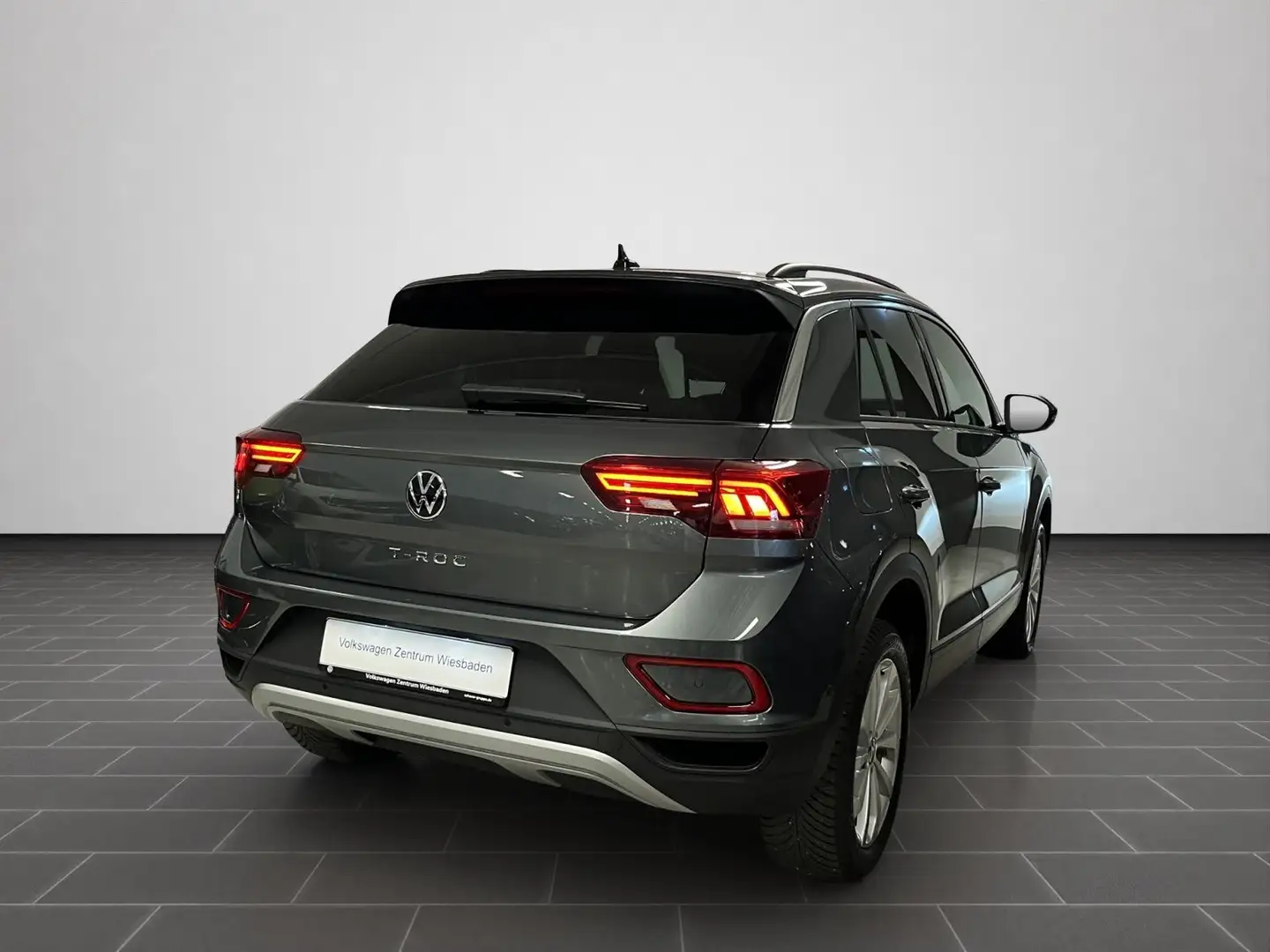 Volkswagen T-Roc 1,5 TSI DSG Life, Navi, Sitzh., ACC, APP, Grijs - 2