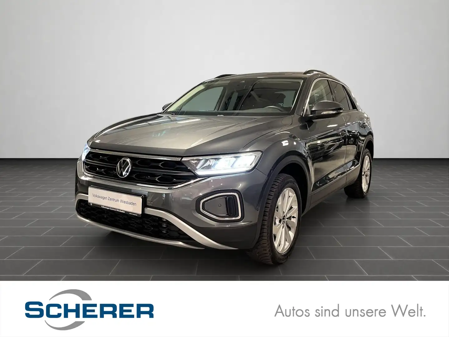 Volkswagen T-Roc 1,5 TSI DSG Life, Navi, Sitzh., ACC, APP, Grijs - 1
