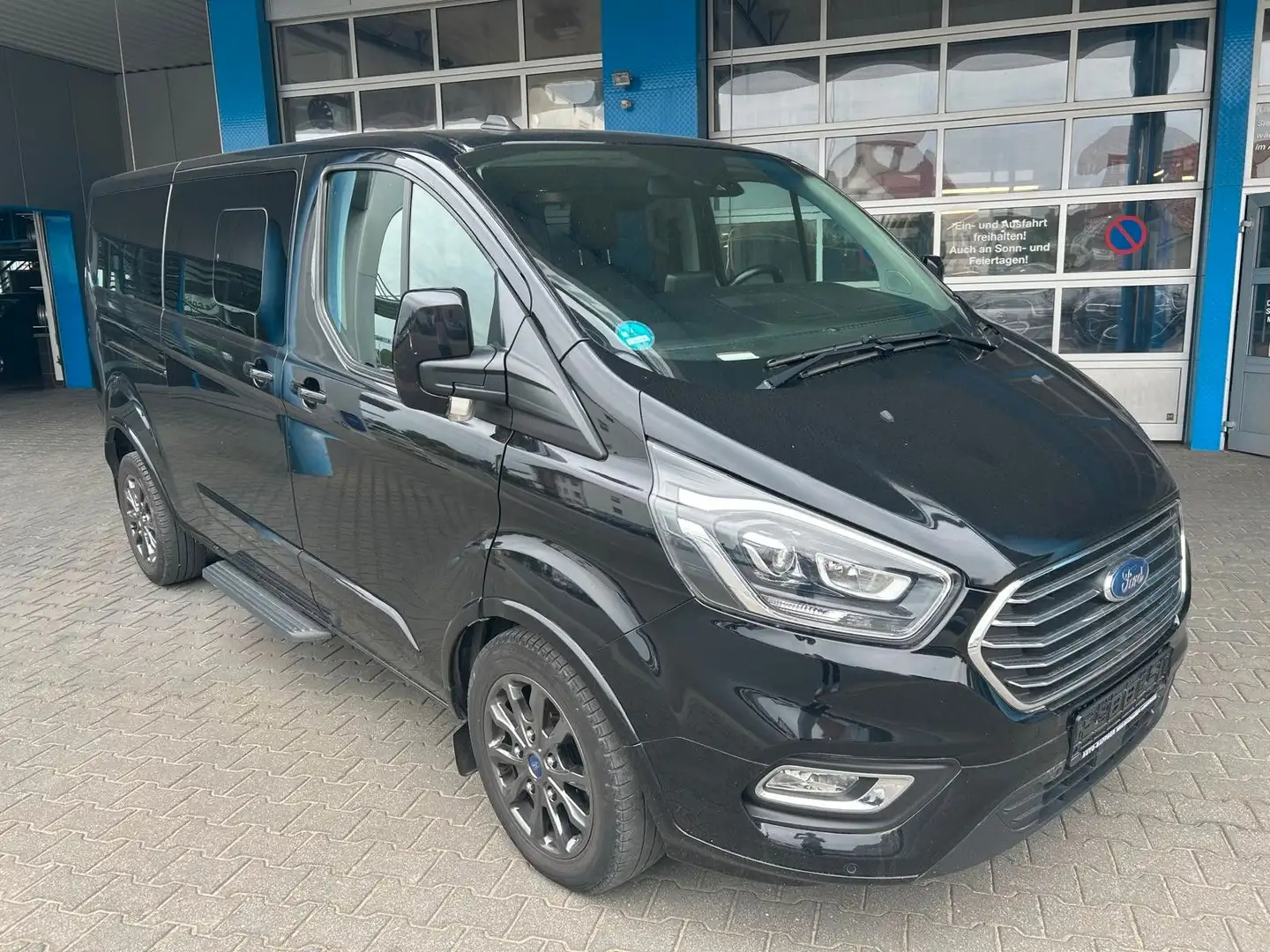 Ford Transit Tourneo Custom 320 L2 Tourneo Titatinum X Zwart - 1