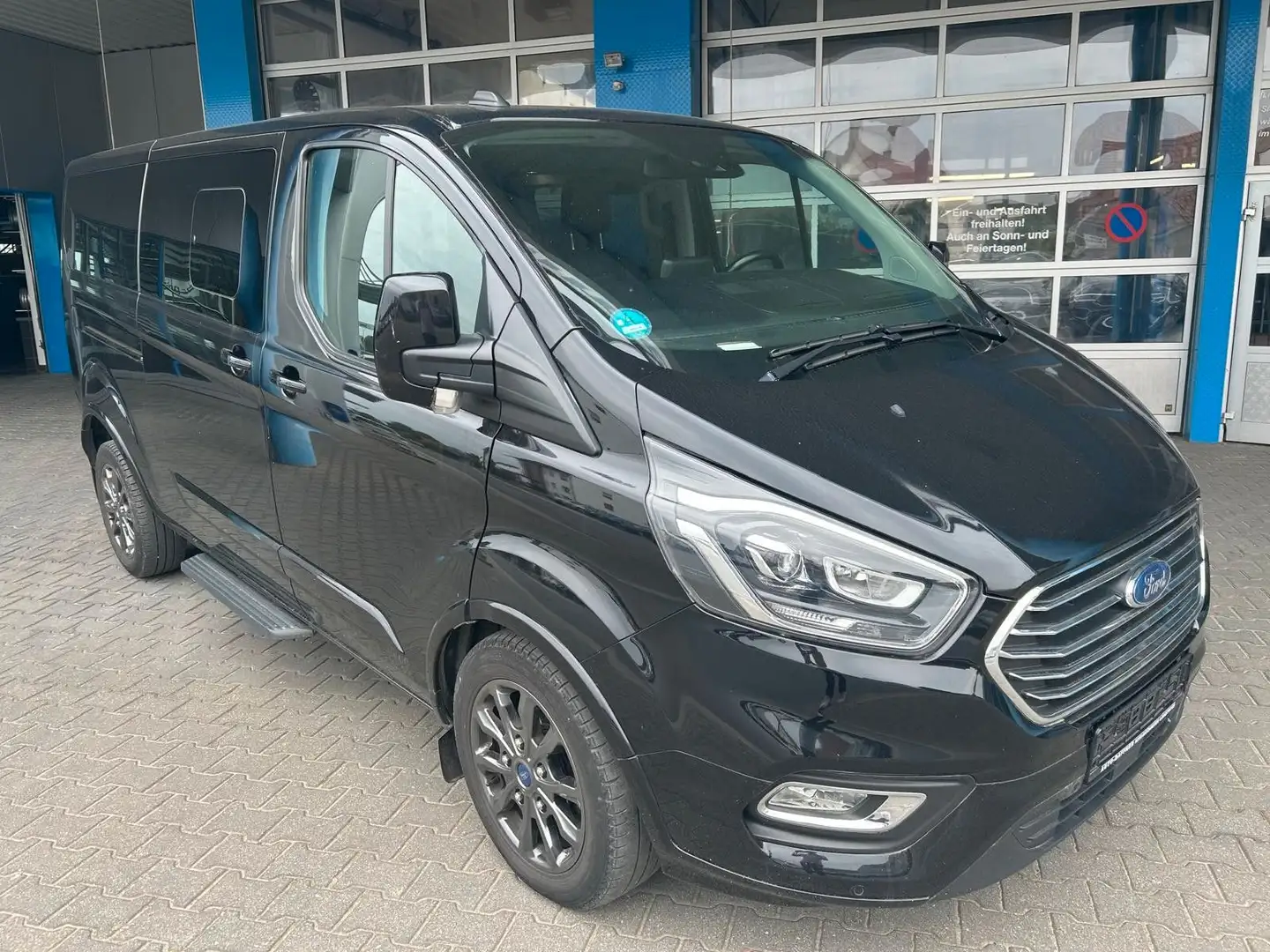 Ford Transit Tourneo Custom 320 L2 Tourneo Titatinum X Zwart - 2