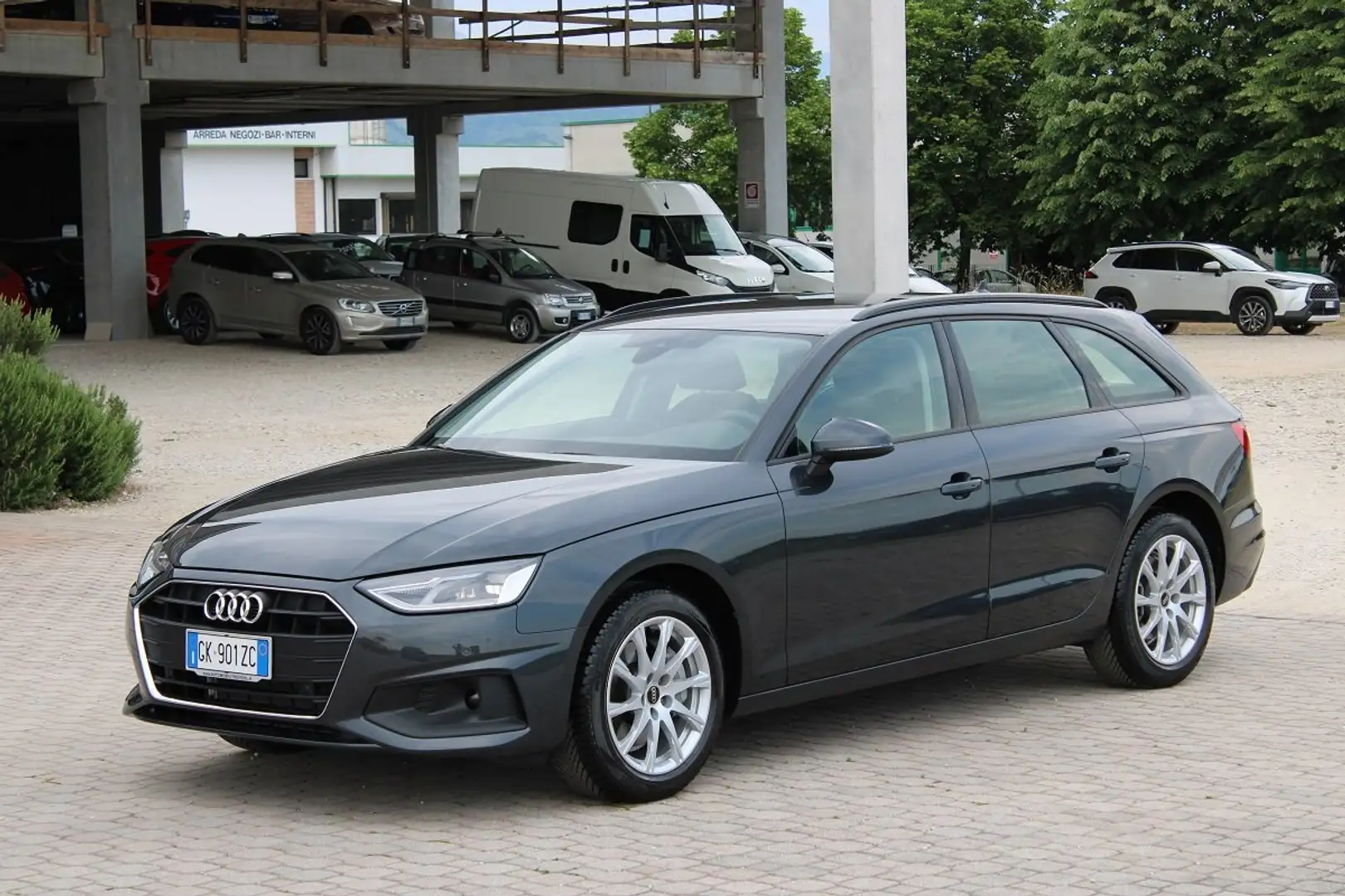 Audi A4 40 2000 TDI mhev 204CV Business Avant S tronic Grigio - 1