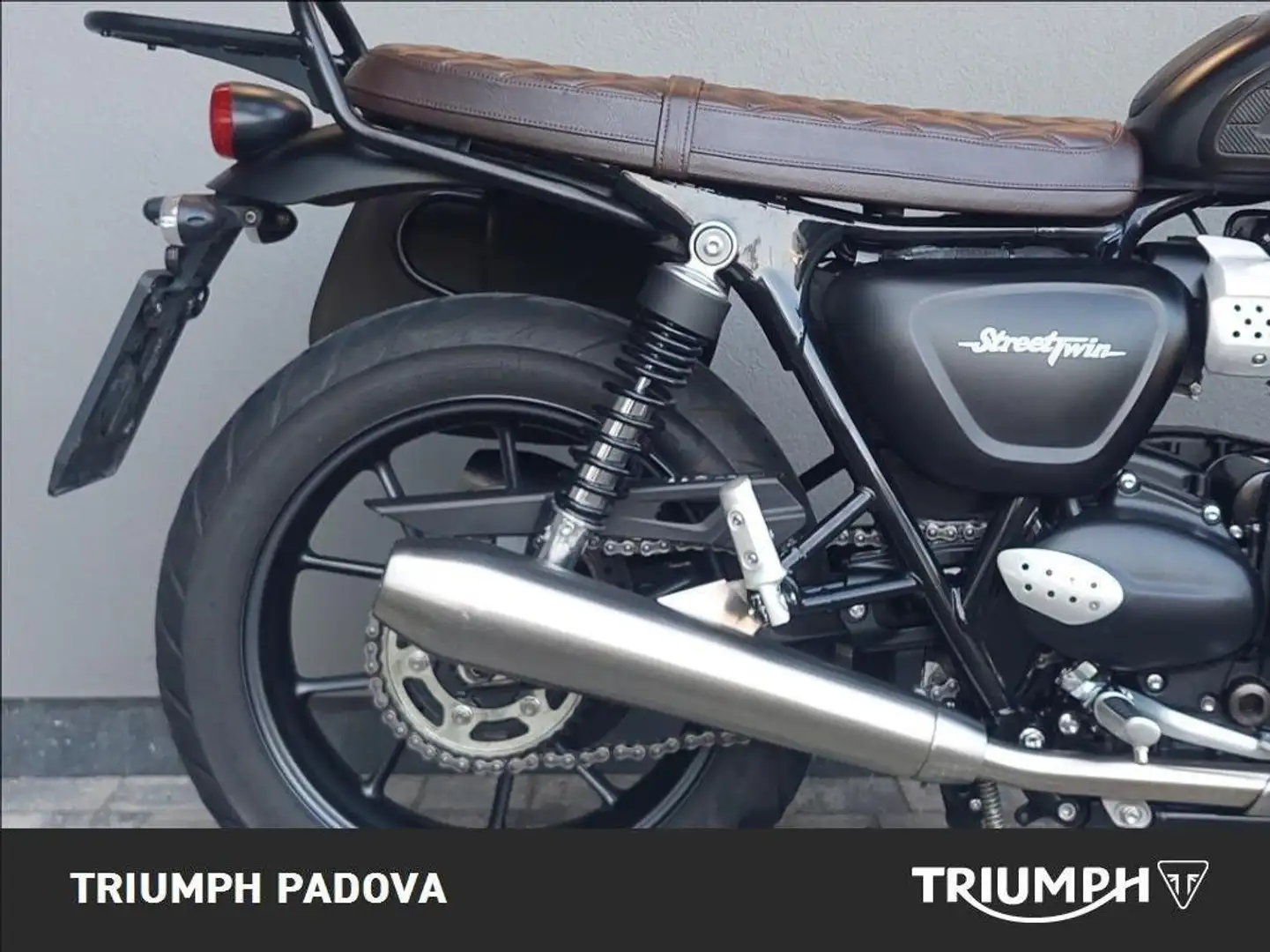 Triumph Street Twin 900 Nero - 2