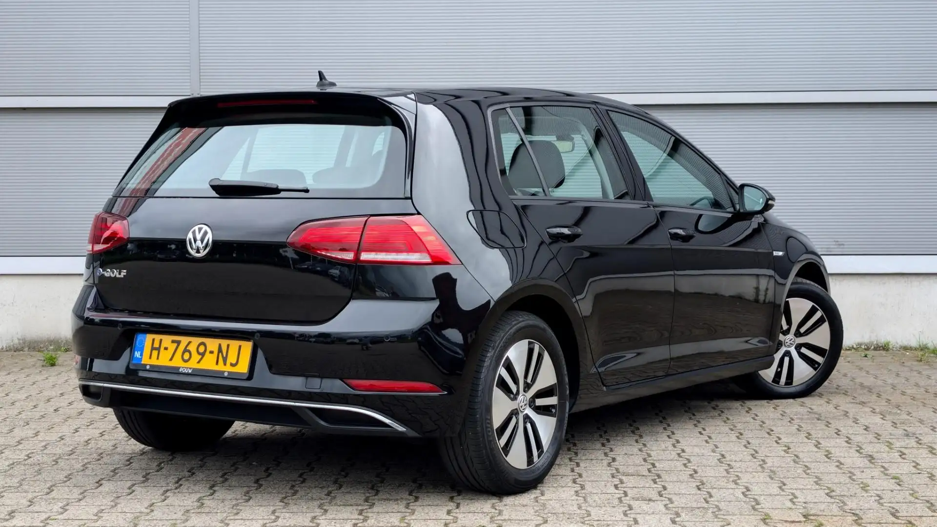 Volkswagen e-Golf E-DITION 136pk Automaat | Navigatie | LED plus | S Negro - 2