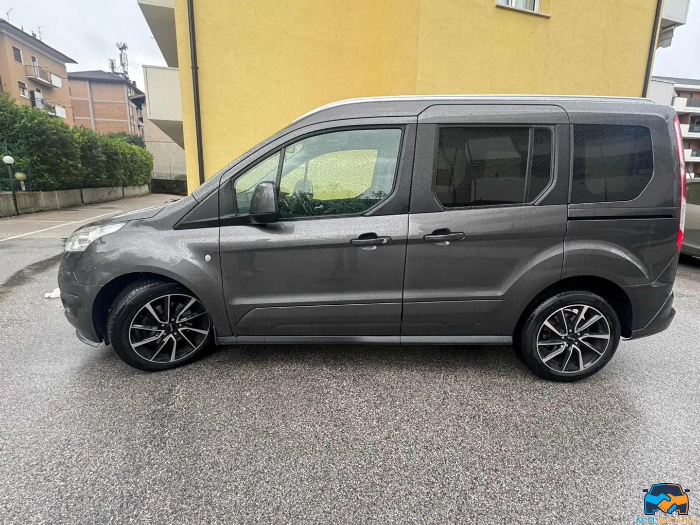 Ford Tourneo Connect 1.5 TDCi 120 CV Titanium Grau - 2