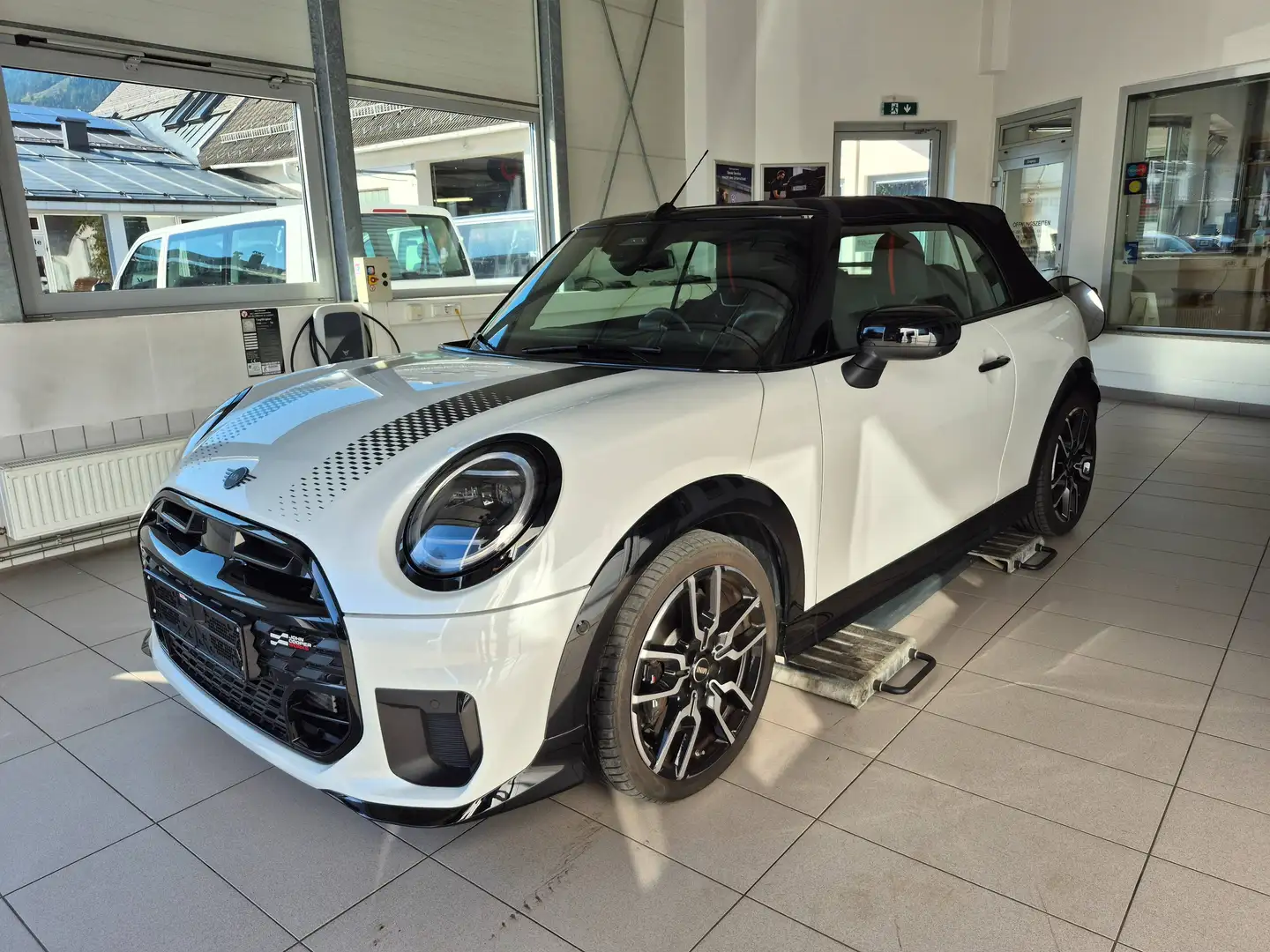 MINI John Cooper Works Cabrio Cooper S John Cooper Works Trim Weiß - 1